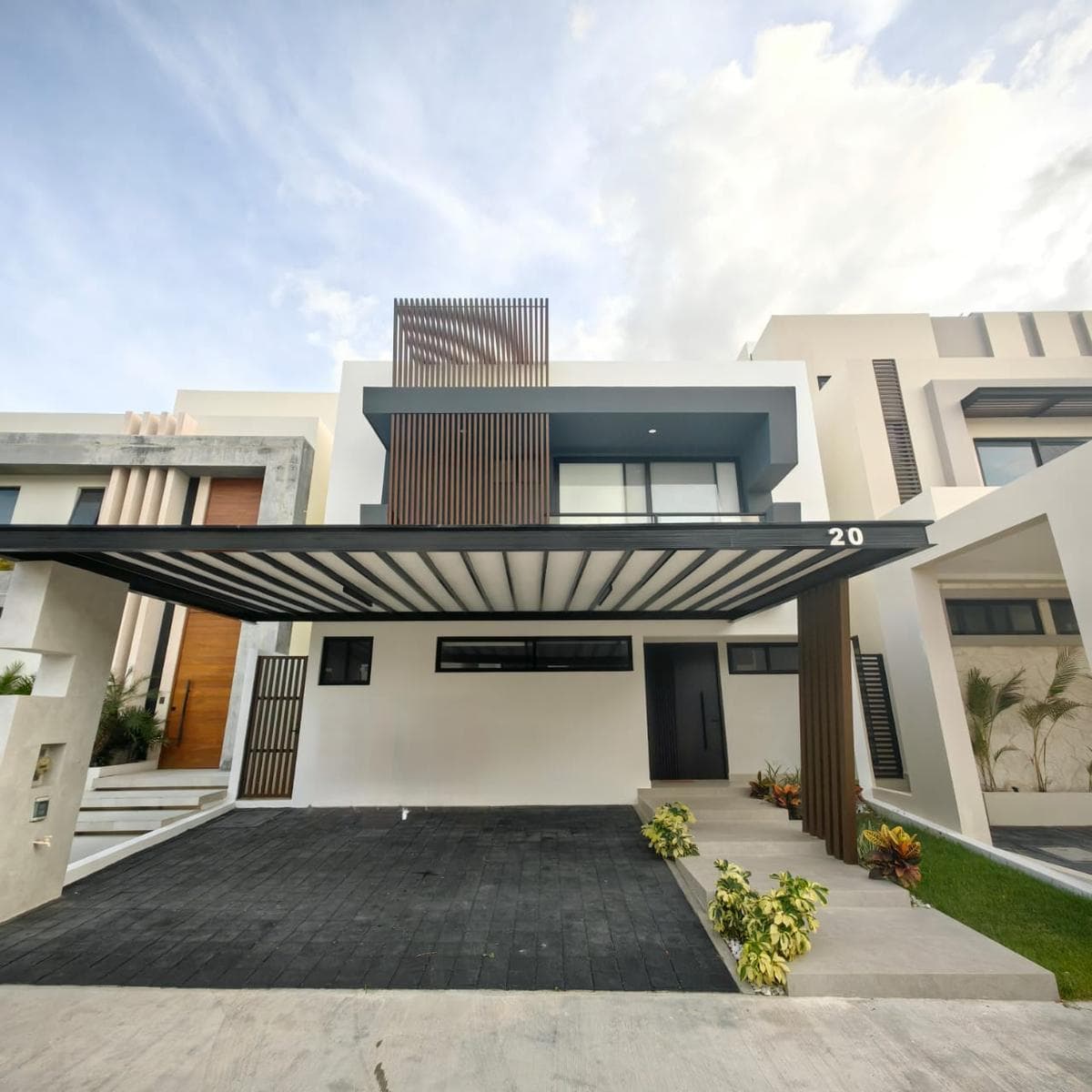 House for Sale/Rent, 4 Bedrooms, Pool, Av. Huayacán, Vía Cumbres, Cancún,