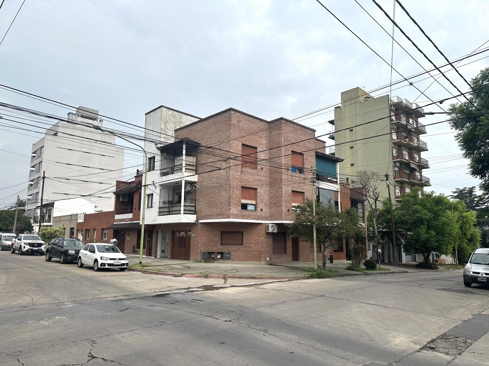 1-Bedroom Apartment for Sale. Balconies facing the front and back. Downtown Campana