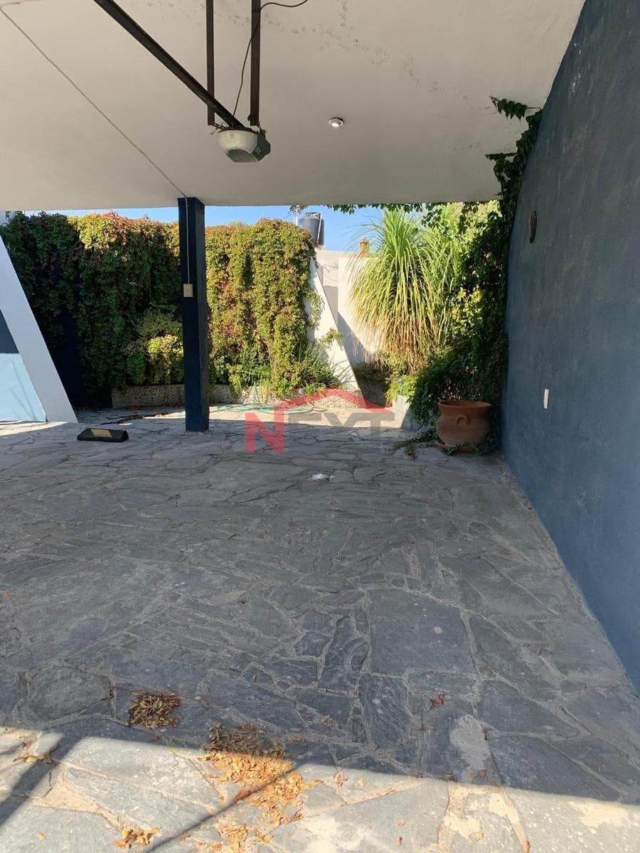 Fully equipped and furnished single-story house for sale in Parques de la Cañada, south of the city