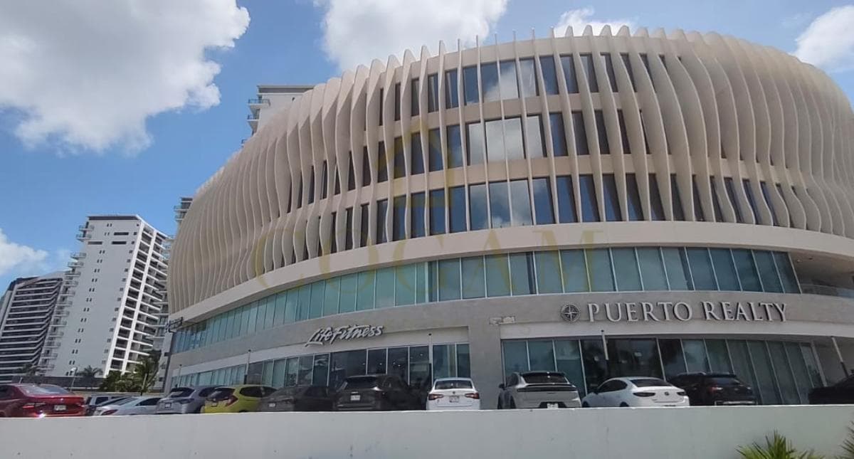 OFFICE FOR RENT IN PUERTO CANCUN: 161.36 M2 OPEN-PLAN SPACE
