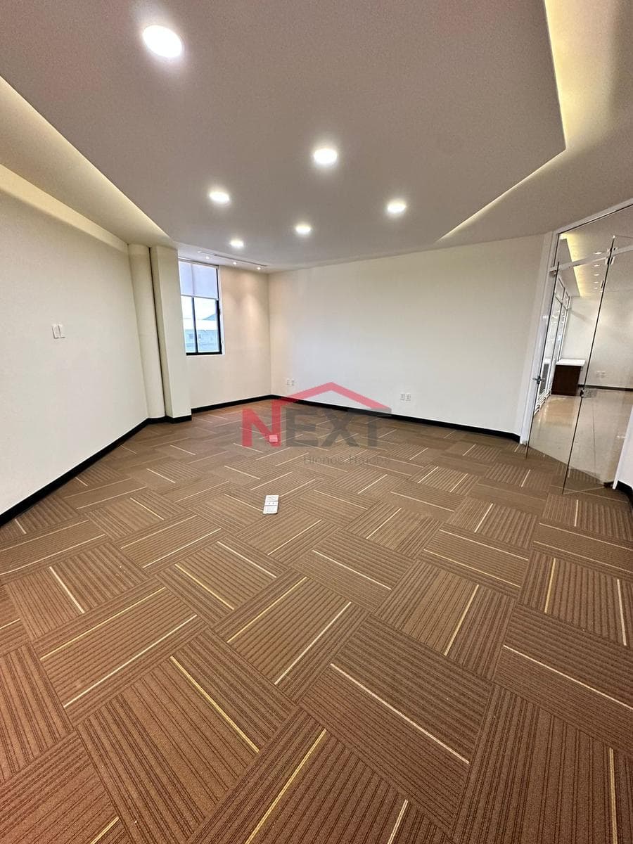 Fully furnished office for rent in Isidro Lopez