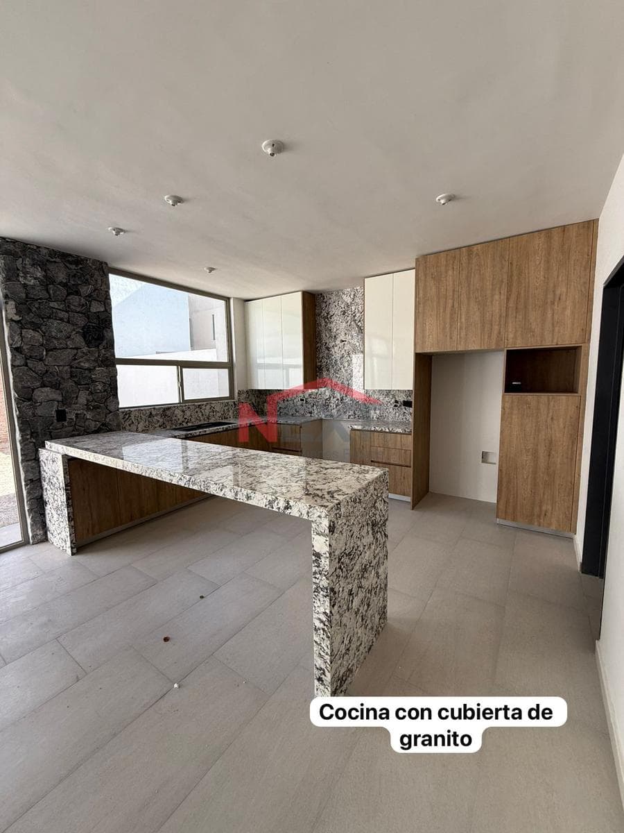 Casa en venta en privada Casa de Piedra (lote 8) al norte de la ciudad