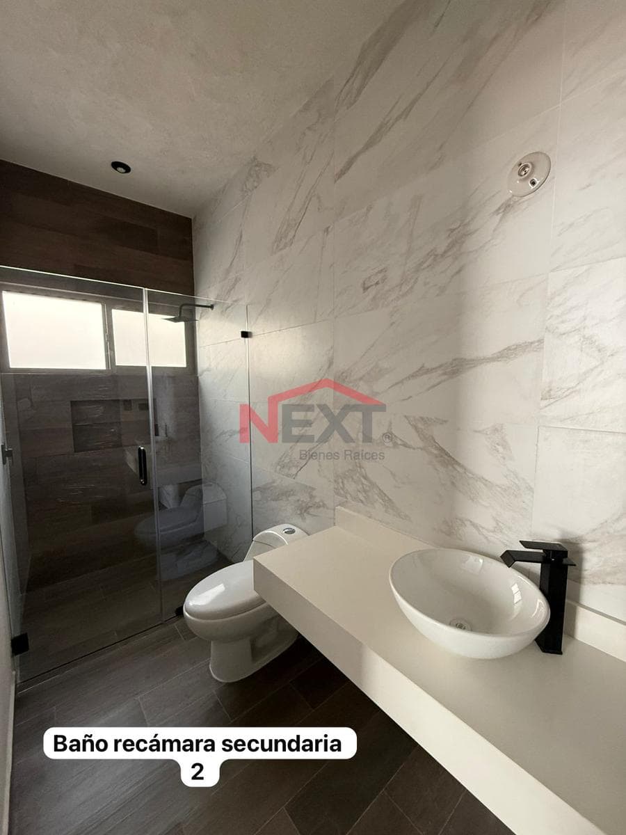 Casa en venta en privada Casa de Piedra (lote 8) al norte de la ciudad