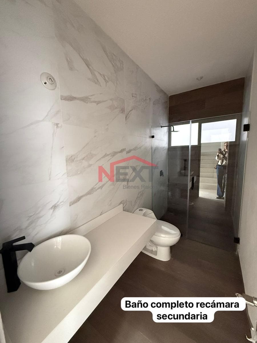Casa en venta en privada Casa de Piedra (lote 8) al norte de la ciudad
