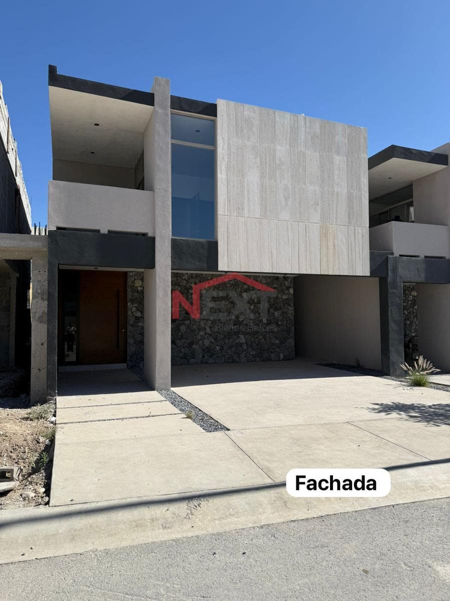 Casa en venta en privada Casa de Piedra (lote 8) al norte de la ciudad