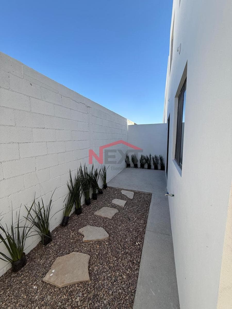 CASA EN VENTA EN MONTALIA A UNA CUADRA DE VALDÉS SÁNCHEZ