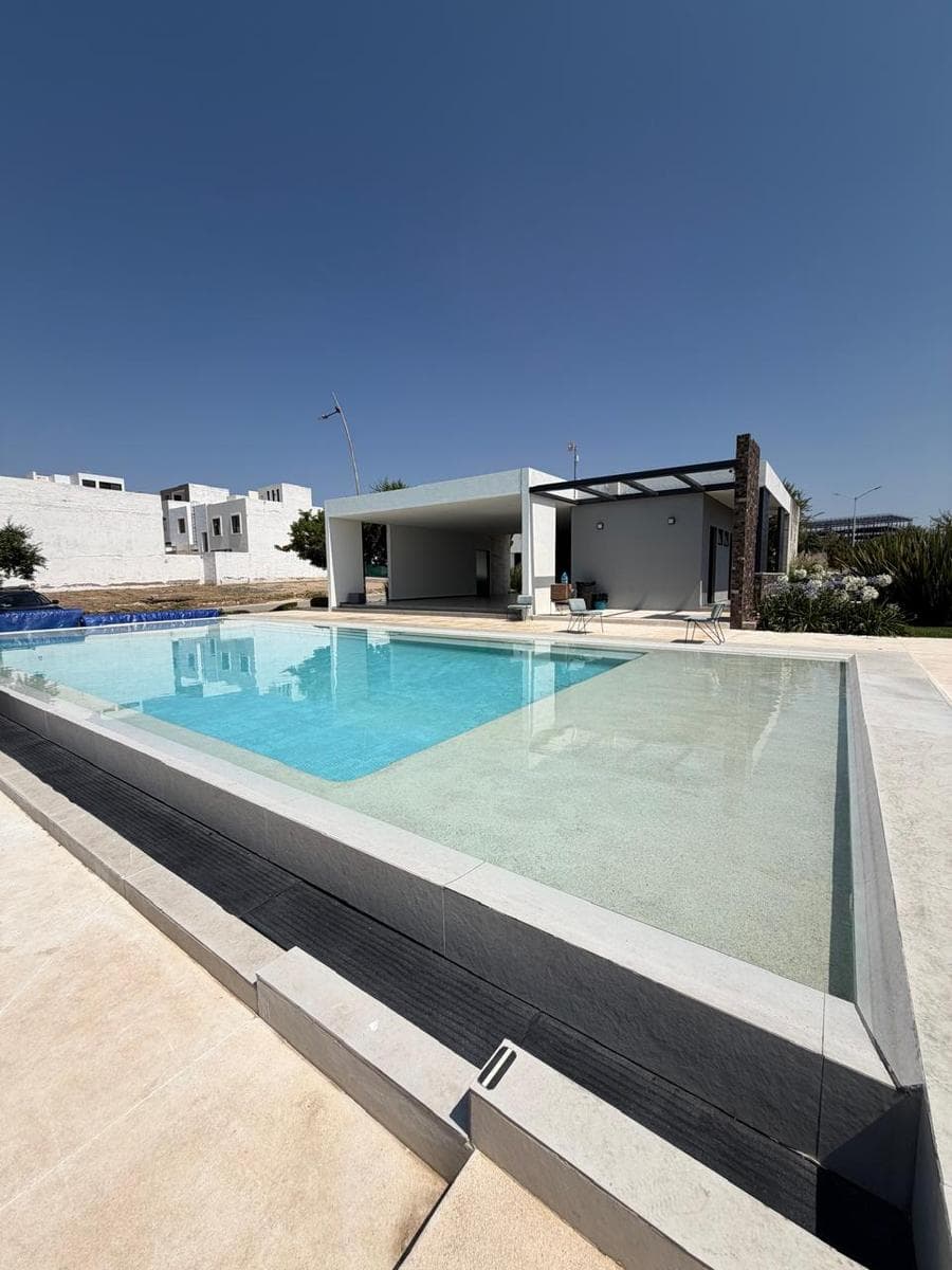 188 Coto Galarza House