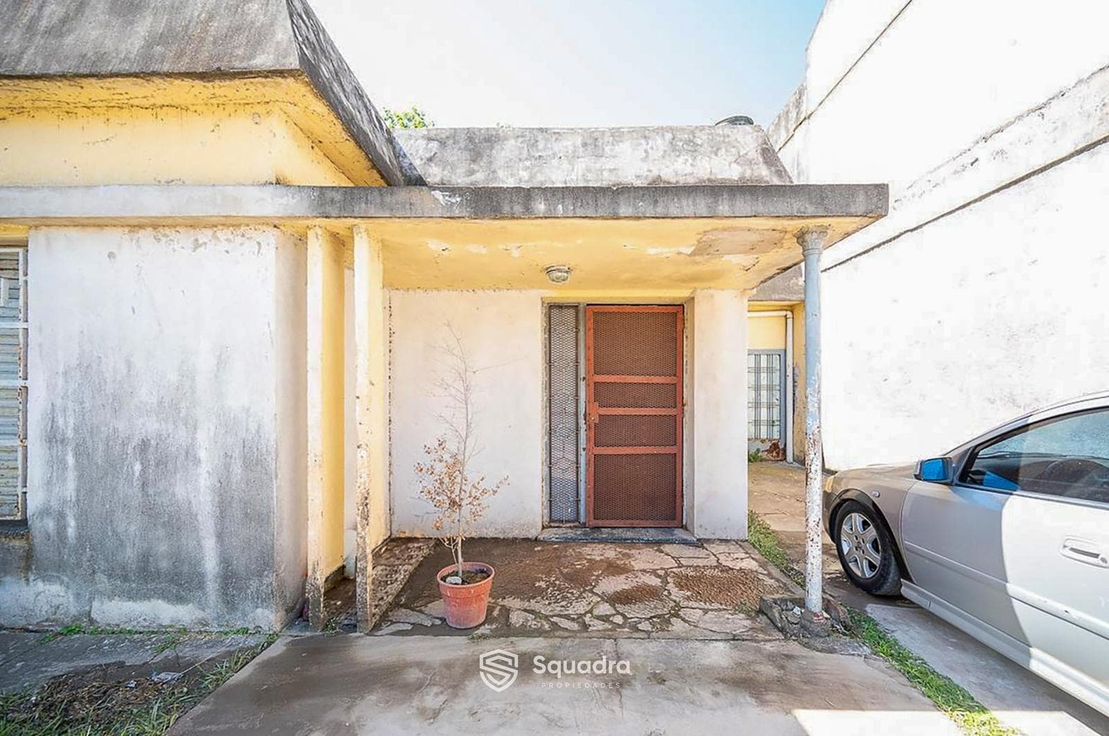 FOR SALE | TRADE-IN - 2-bedroom house with garage and green yard - Fisherton. QUALIFIES FOR A MORTGAGE.