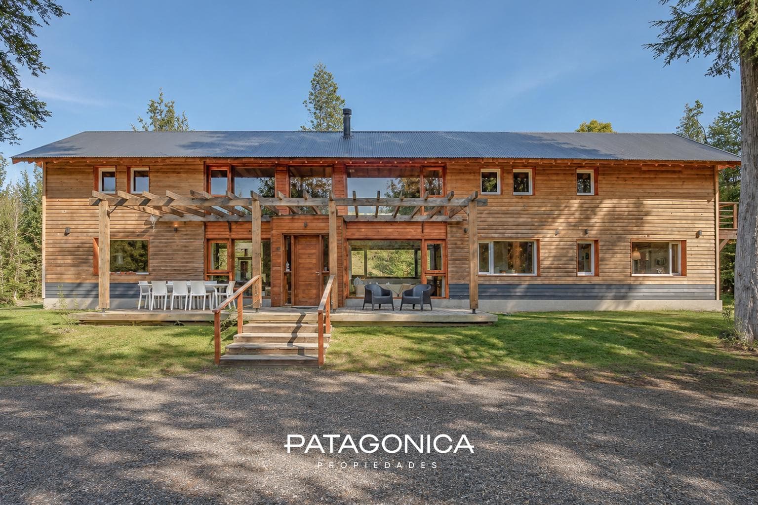 HOUSE FOR SALE in the Las Balsas neighborhood, 5 rooms, all utilities included.