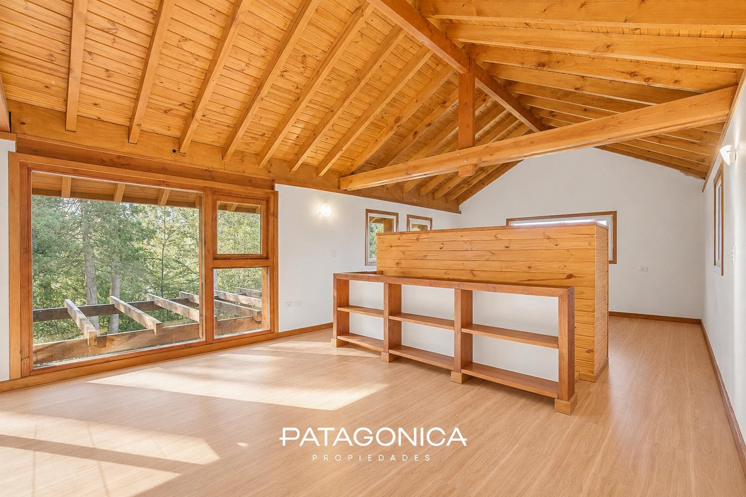 HOUSE FOR SALE in the Las Balsas neighborhood, 5 rooms, all utilities included.