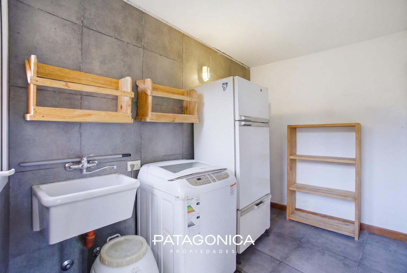 HOUSE FOR SALE in the Las Balsas neighborhood, 5 rooms, all utilities included.