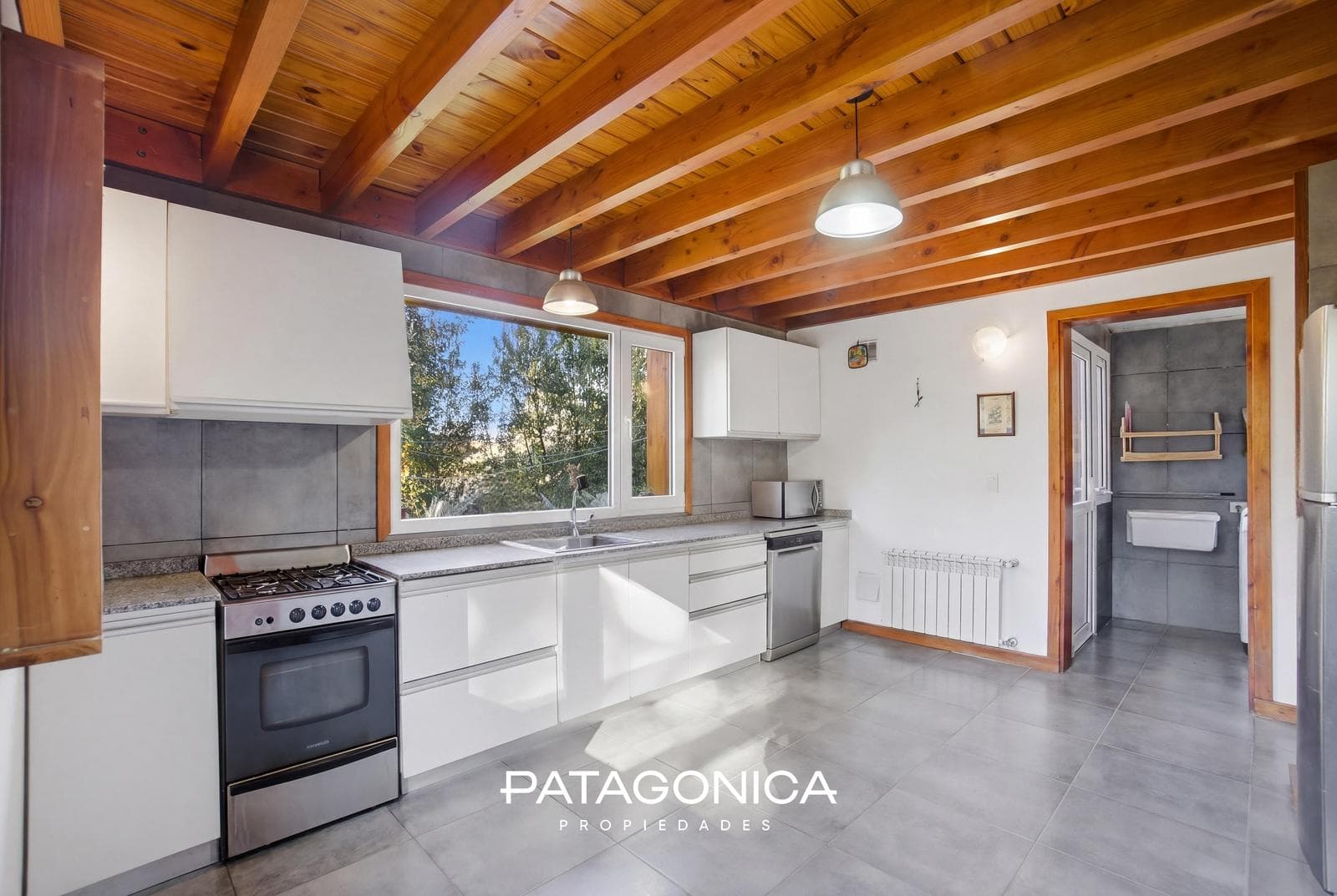 HOUSE FOR SALE in the Las Balsas neighborhood, 5 rooms, all utilities included.
