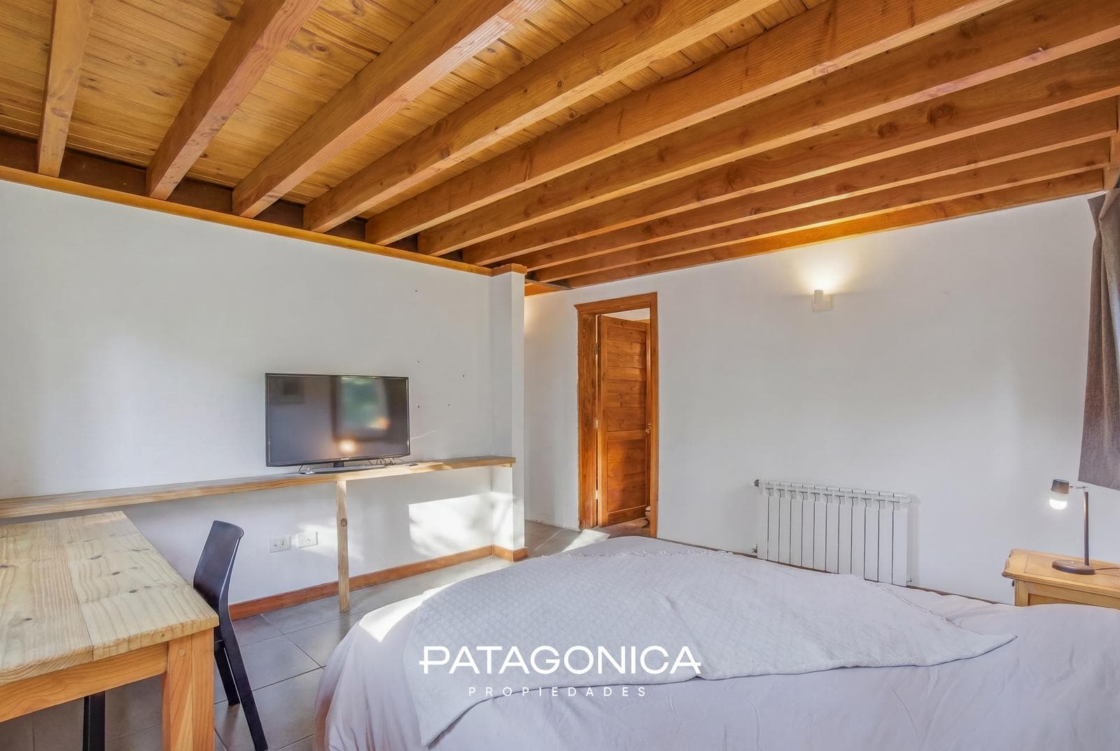 HOUSE FOR SALE in the Las Balsas neighborhood, 5 rooms, all utilities included.