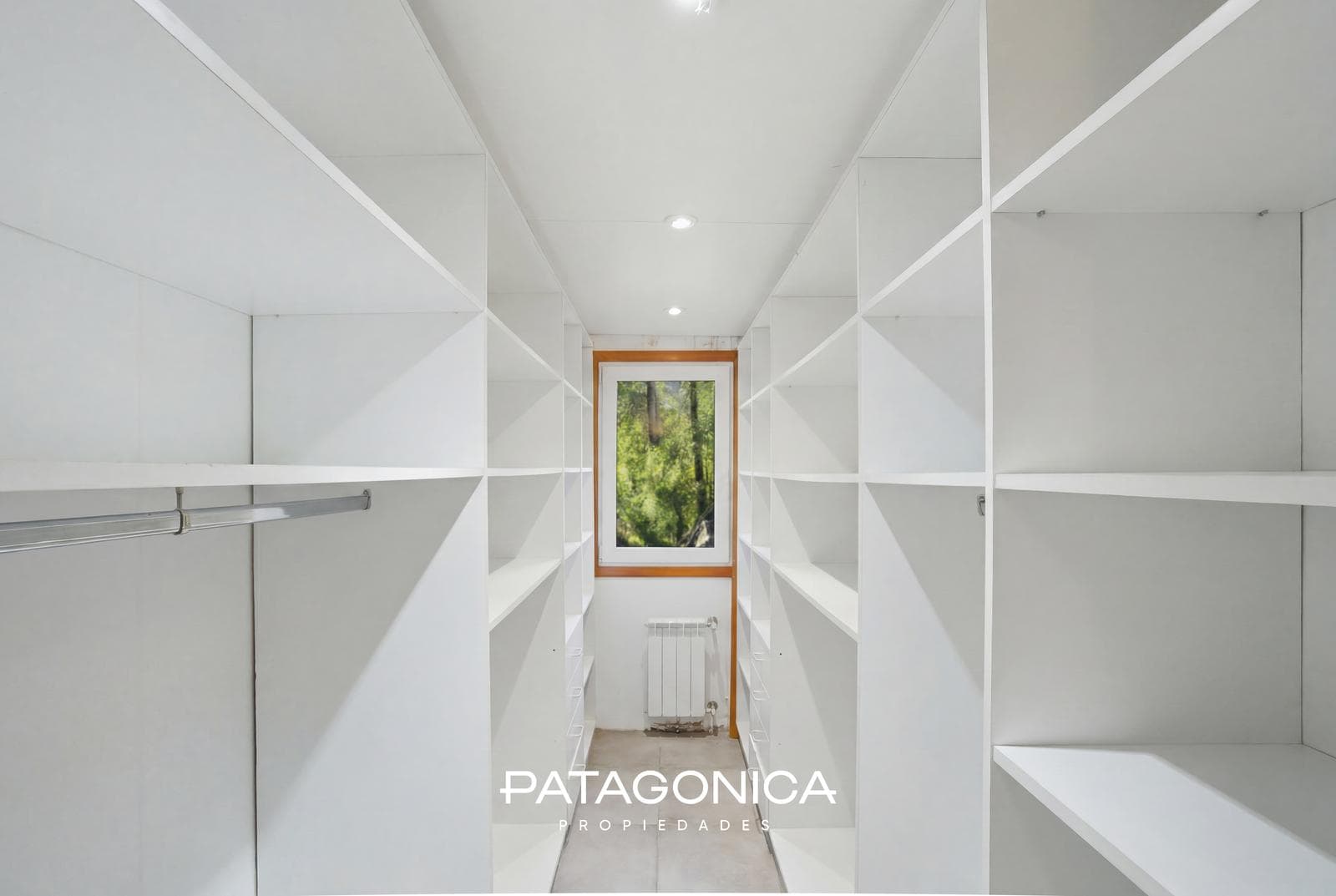 HOUSE FOR SALE in the Las Balsas neighborhood, 5 rooms, all utilities included.