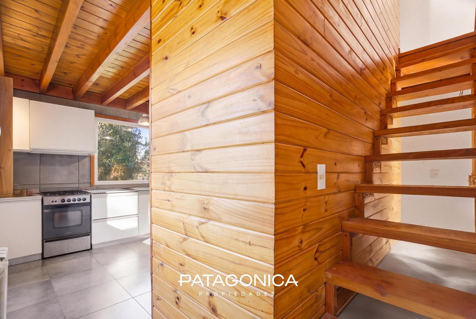 HOUSE FOR SALE in the Las Balsas neighborhood, 5 rooms, all utilities included.