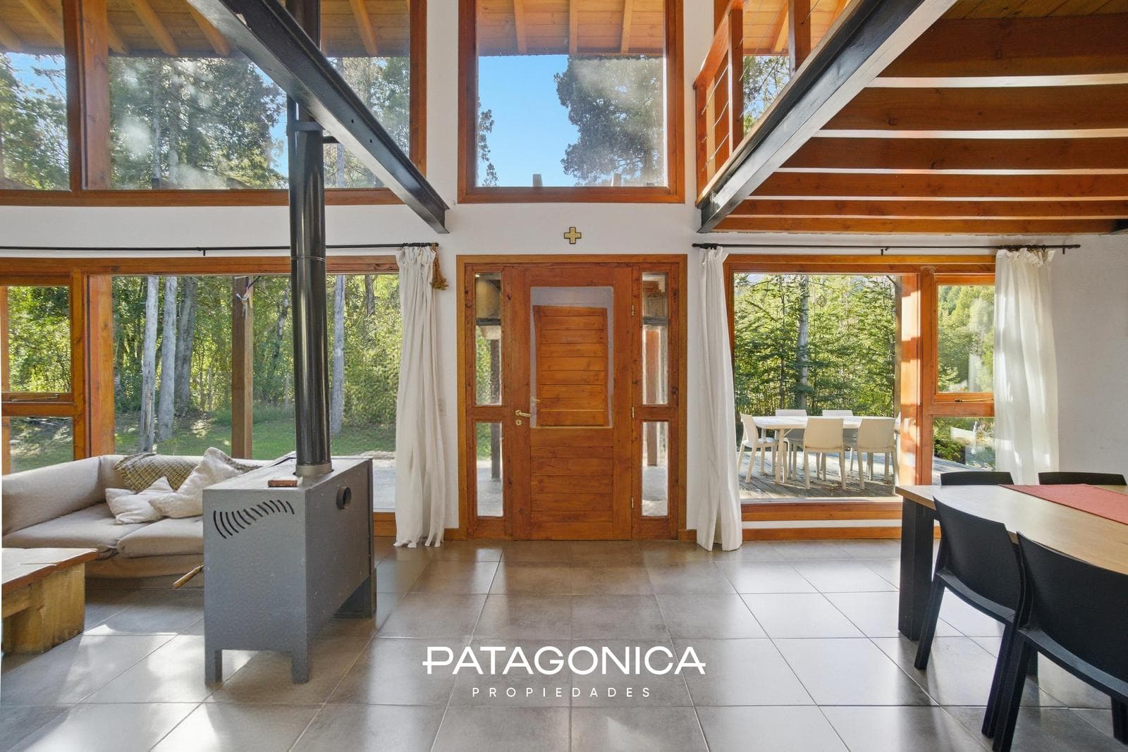 HOUSE FOR SALE in the Las Balsas neighborhood, 5 rooms, all utilities included.