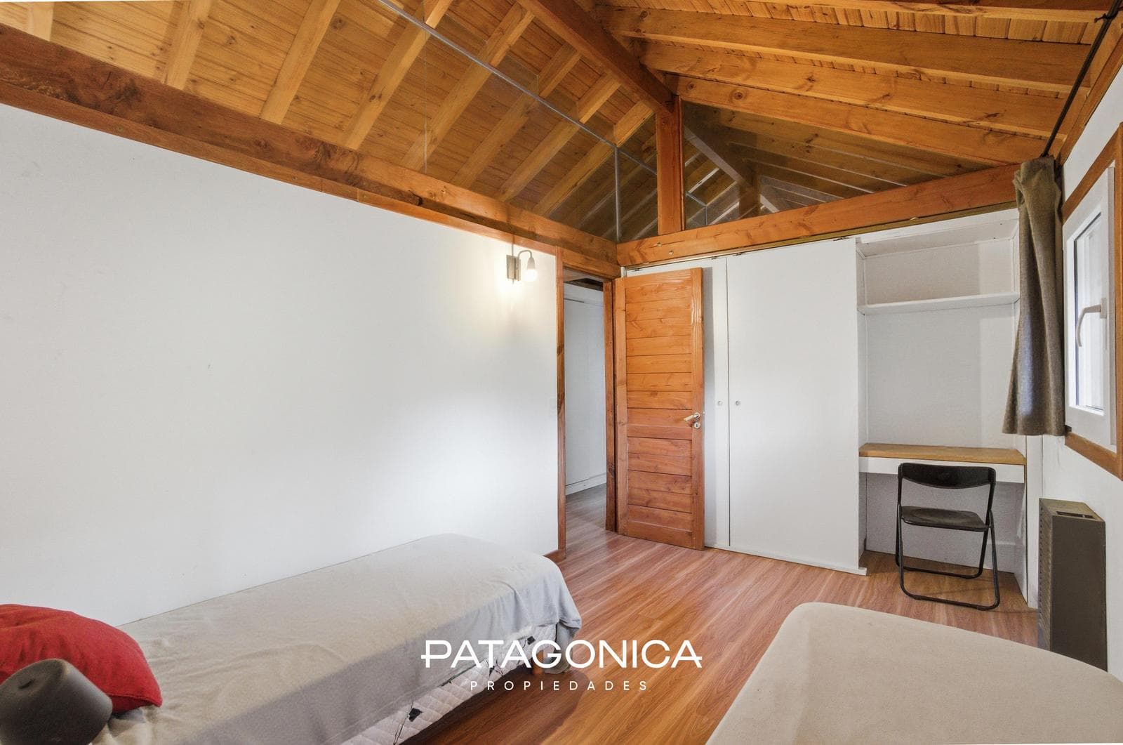 HOUSE FOR SALE in the Las Balsas neighborhood, 5 rooms, all utilities included.