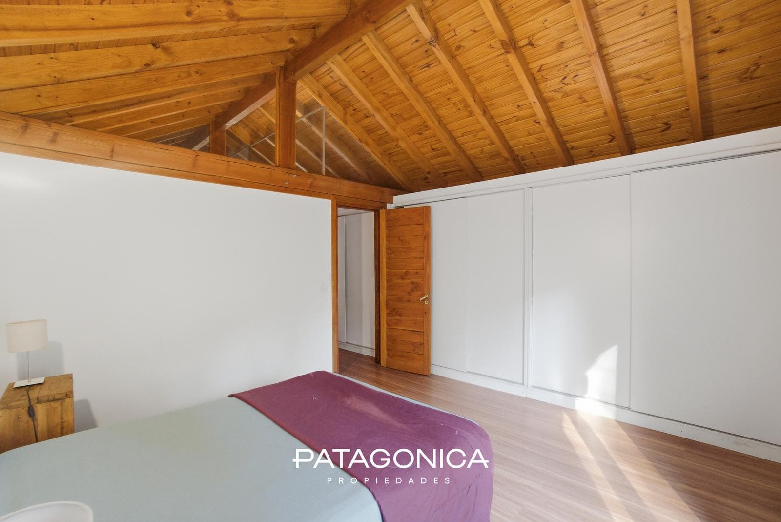 HOUSE FOR SALE in the Las Balsas neighborhood, 5 rooms, all utilities included.