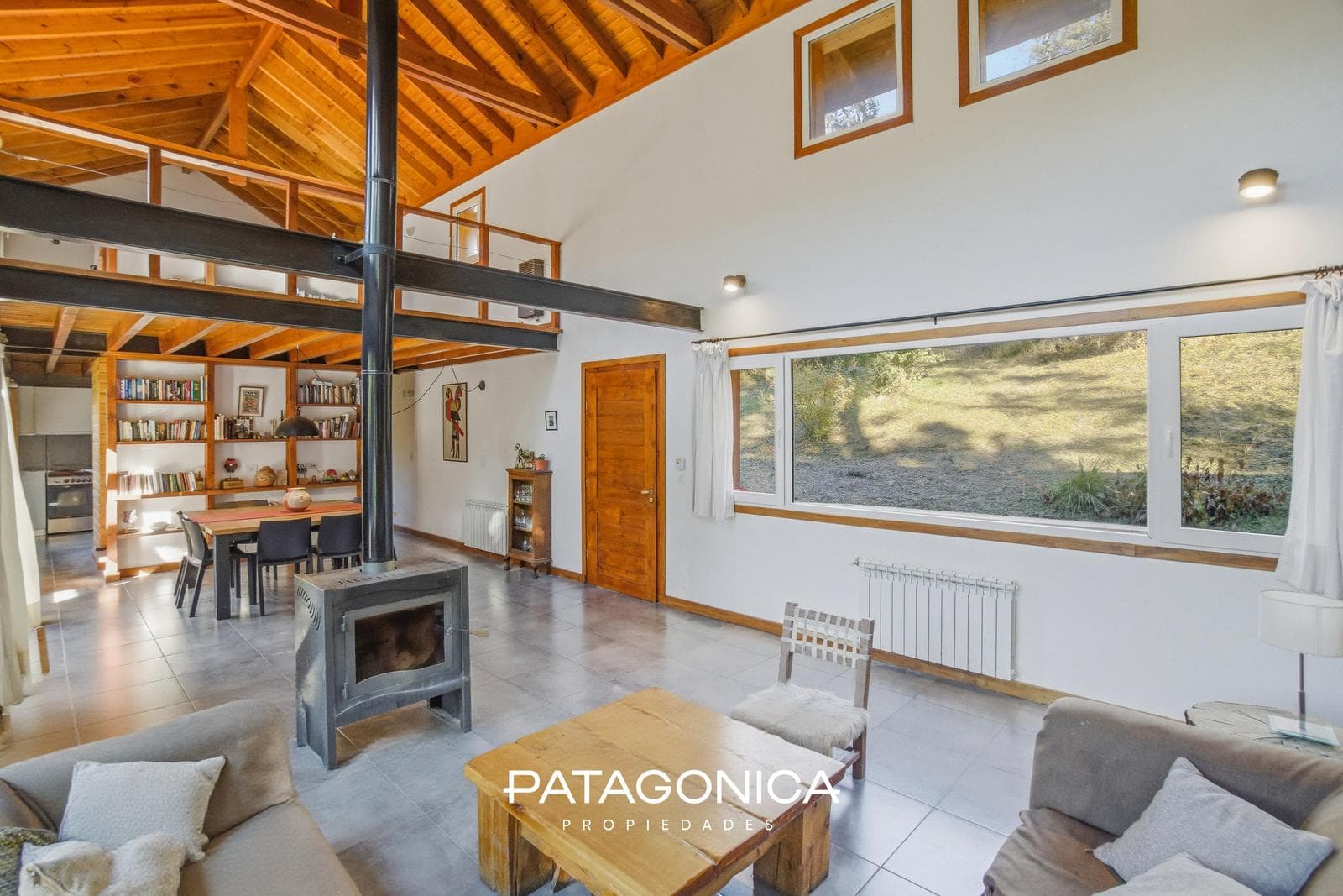 HOUSE FOR SALE in the Las Balsas neighborhood, 5 rooms, all utilities included.