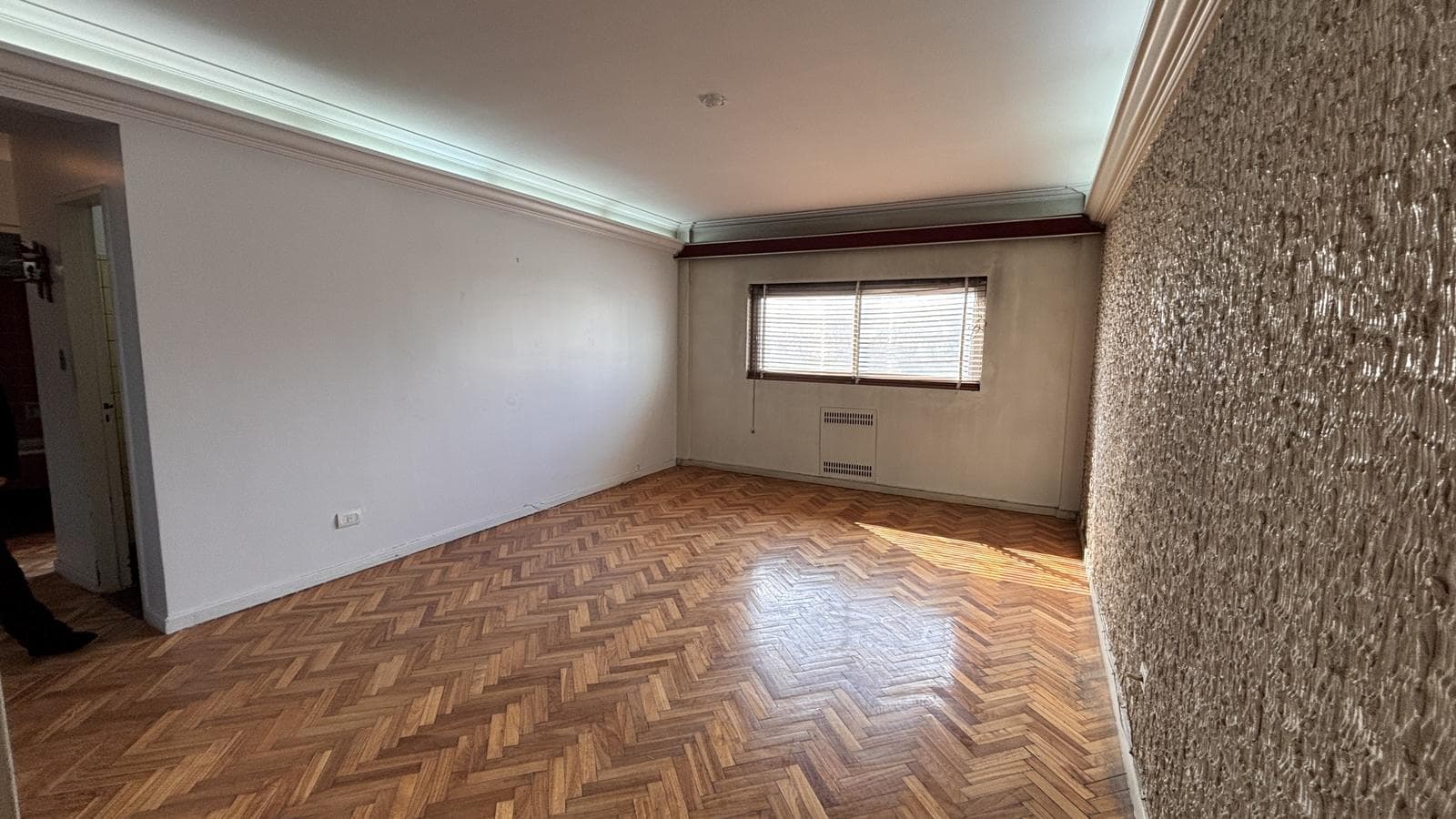 Caballito: 3-Bedroom Apartment with Separate Room—FOR SALE