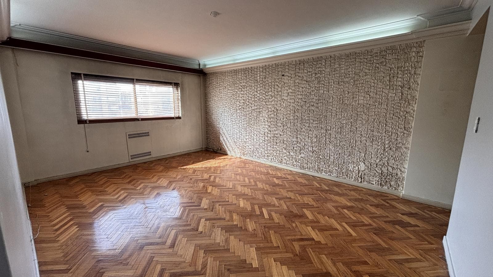Caballito: 3-Bedroom Apartment with Separate Room—FOR SALE
