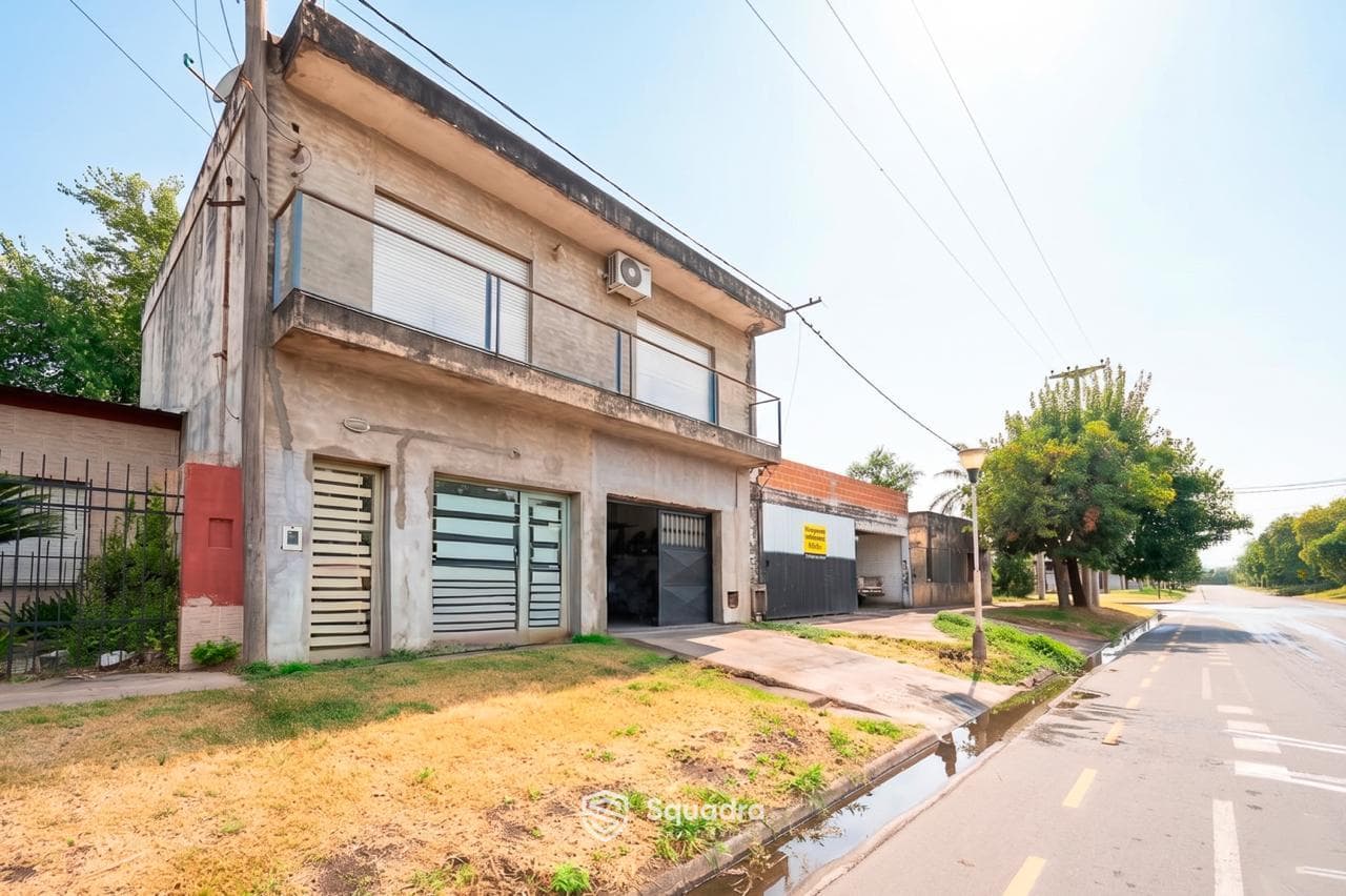 FOR SALE | TRADE - 2-bedroom house with garage, balcony, and commercial space - Pérez. QUALIFIES FOR A LOAN.