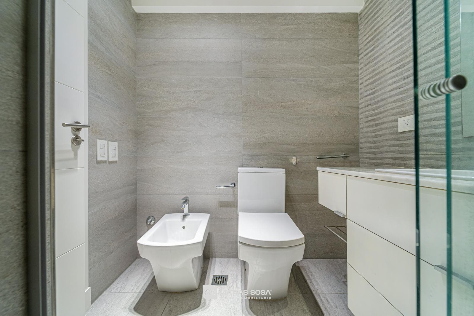 For Sale - 3-room apartment with underground parking - Financing Available - Boghoss