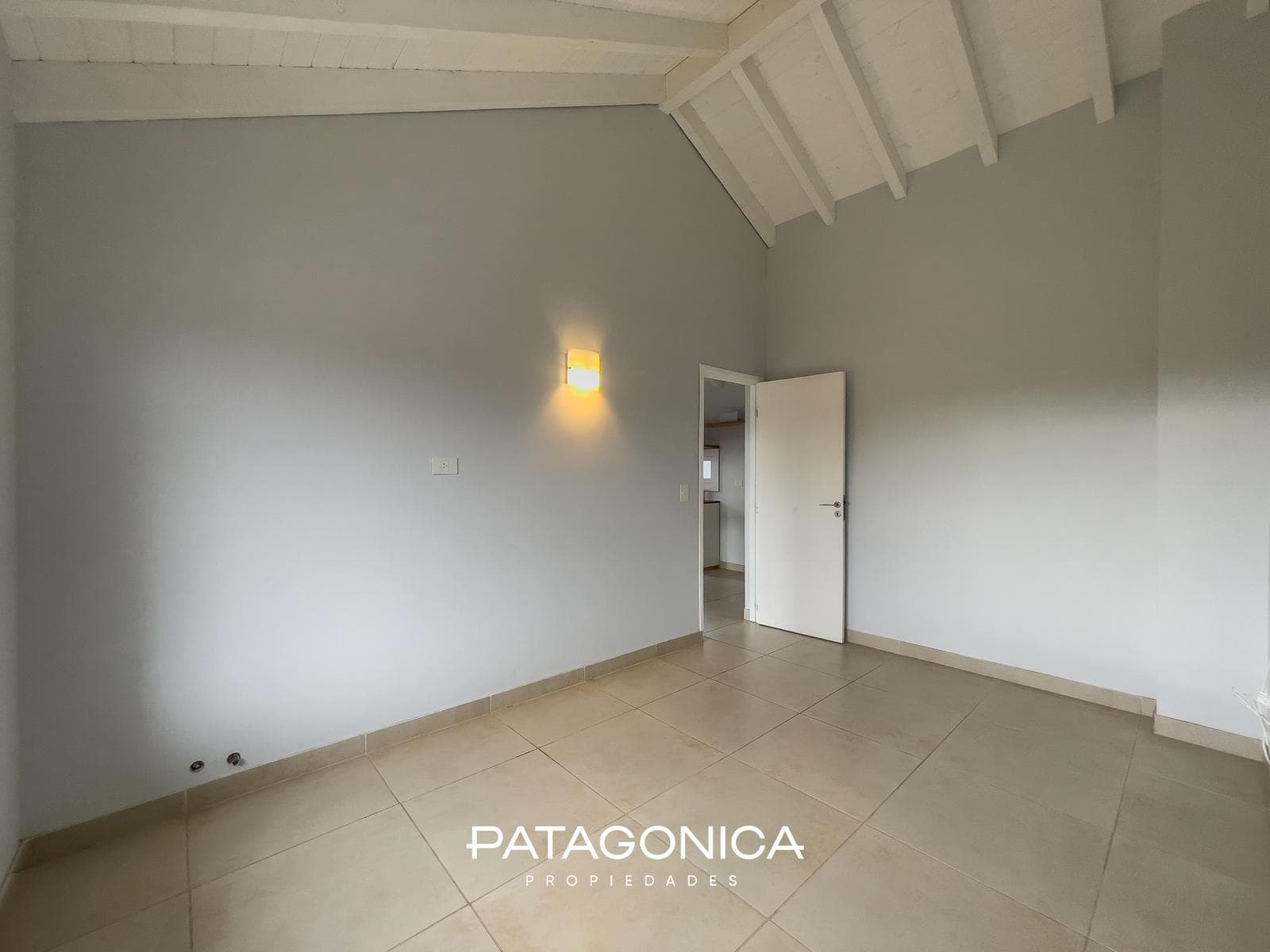 FOR SALE: Two-room apartment. El Mercado neighborhood