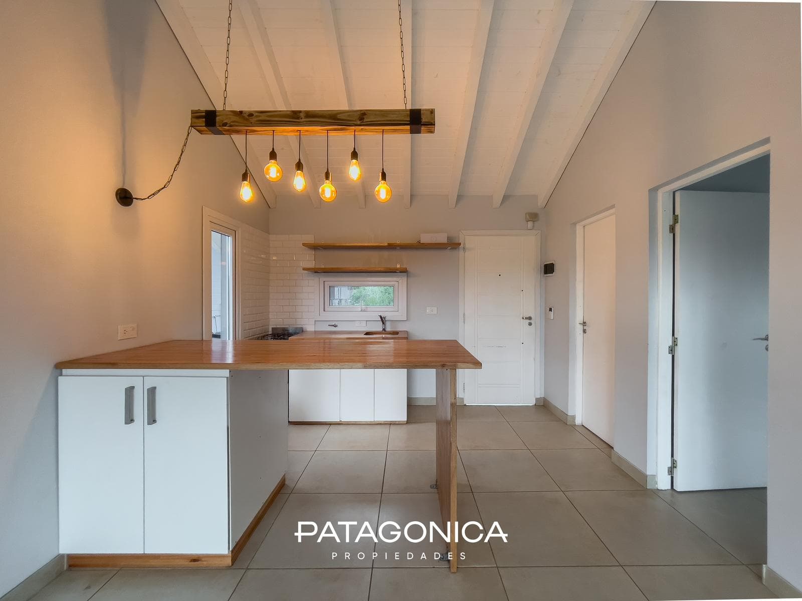 FOR SALE: Two-room apartment. El Mercado neighborhood