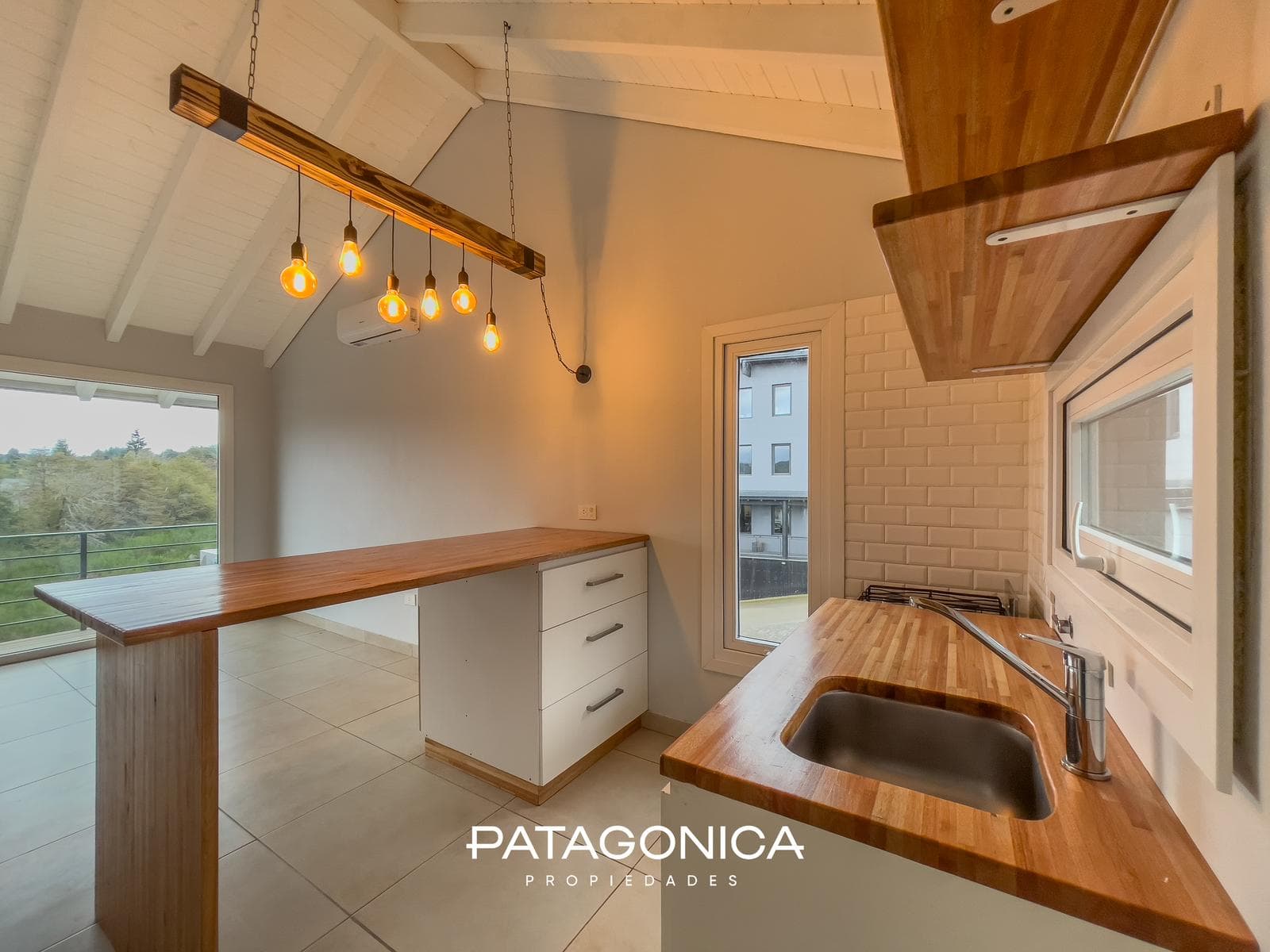 FOR SALE: Two-room apartment. El Mercado neighborhood