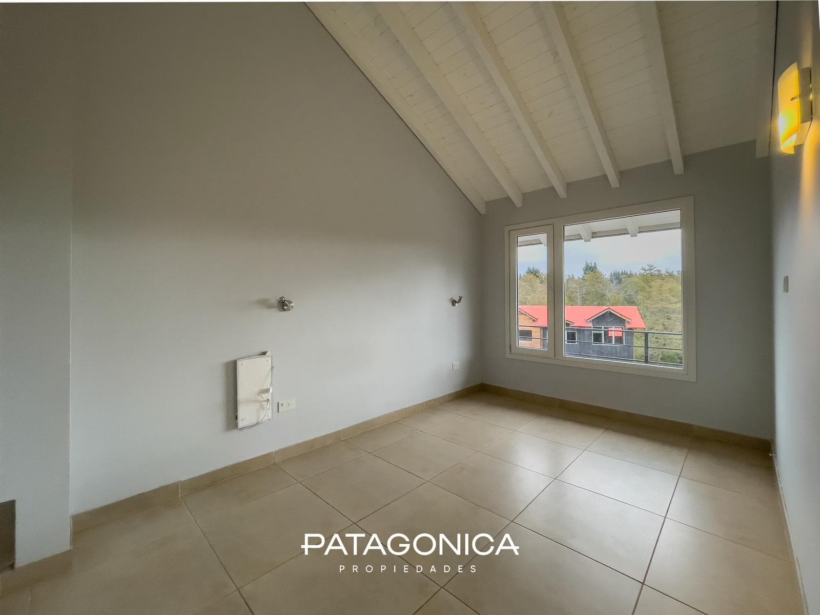 FOR SALE: Two-room apartment. El Mercado neighborhood