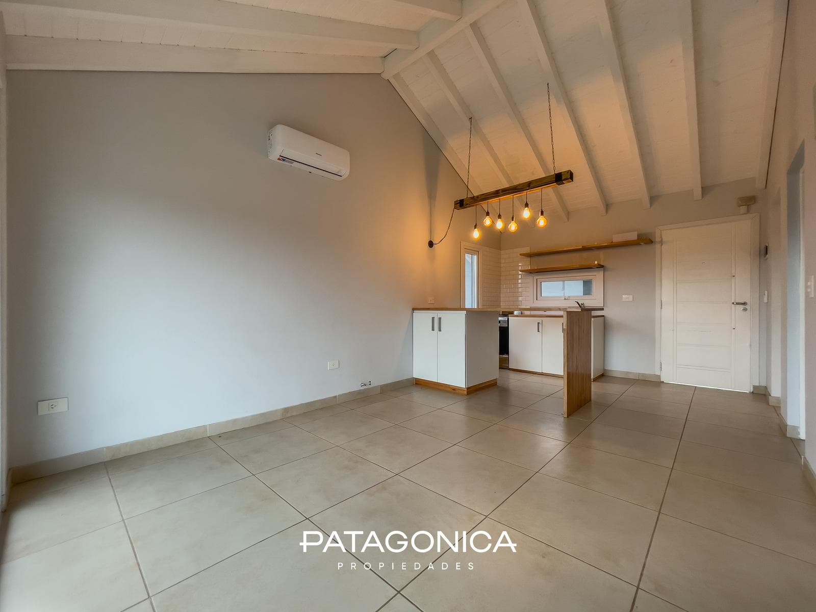 FOR SALE: Two-room apartment. El Mercado neighborhood