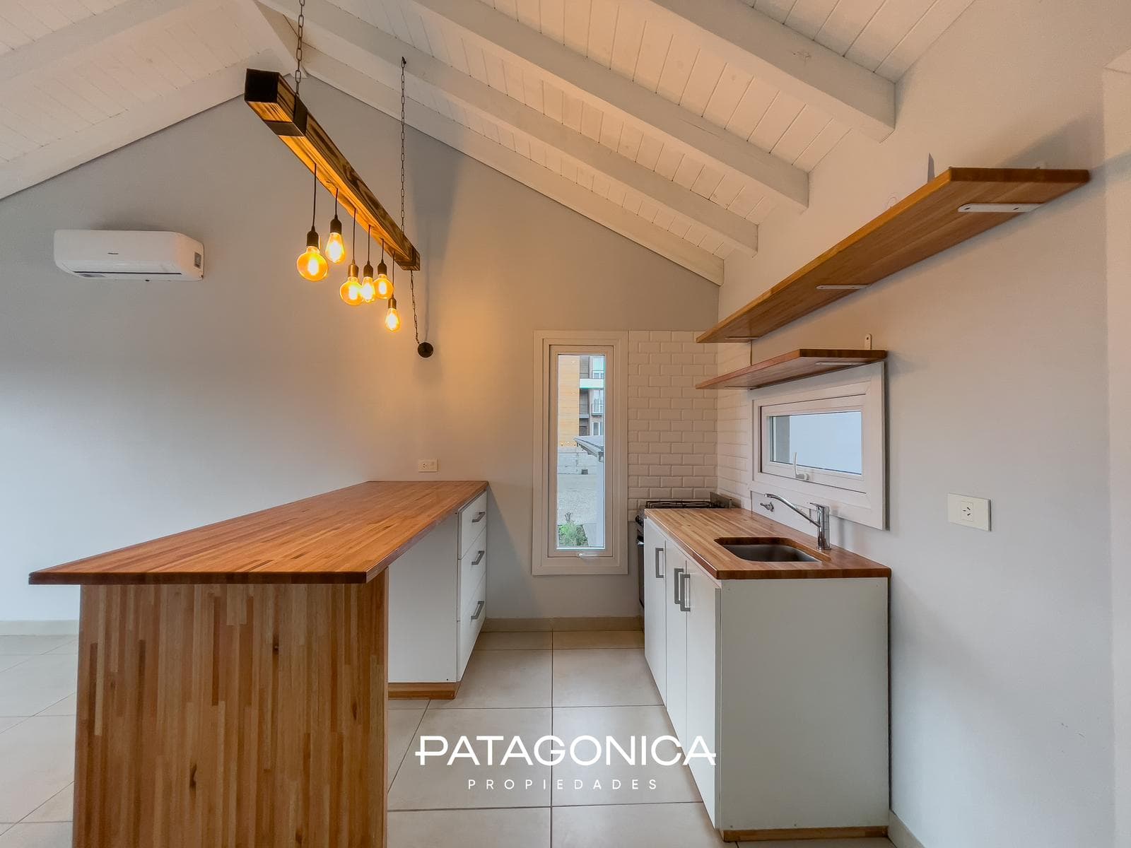 FOR SALE: Two-room apartment. El Mercado neighborhood