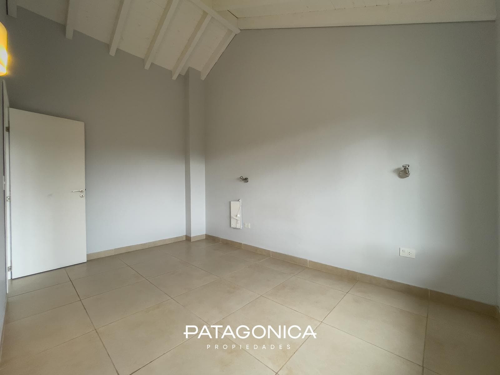 FOR SALE: Two-room apartment. El Mercado neighborhood