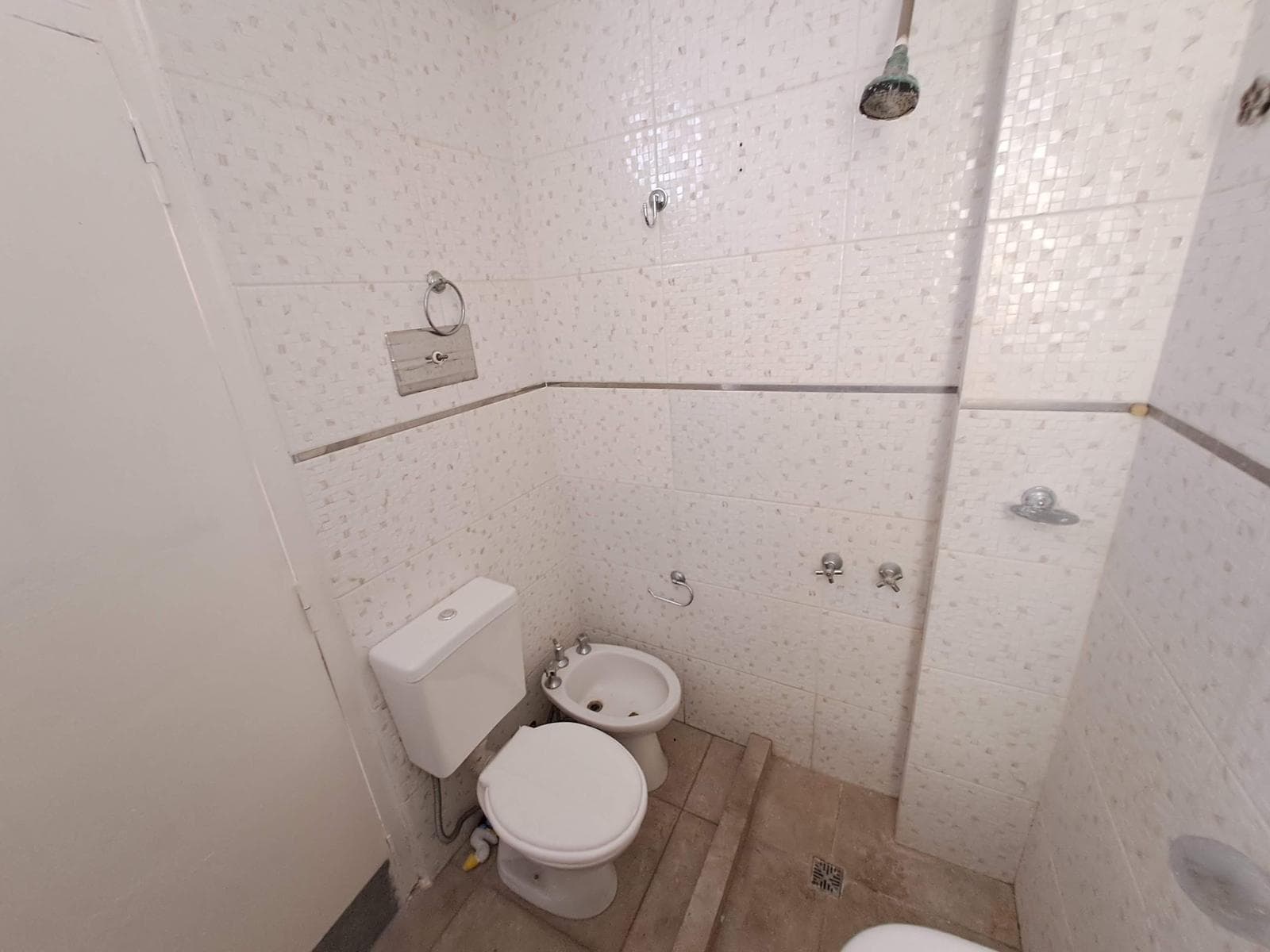 House for sale with 2 separate apartments - QUALIFIES FOR A MORTGAGE
