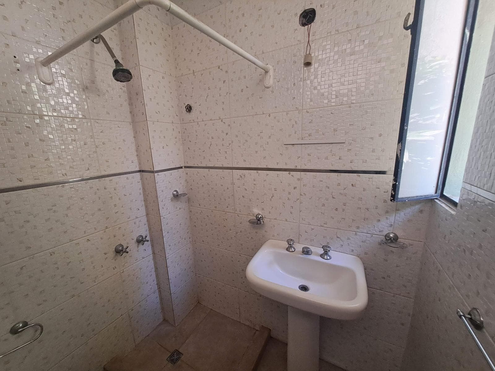House for sale with 2 separate apartments - QUALIFIES FOR A MORTGAGE