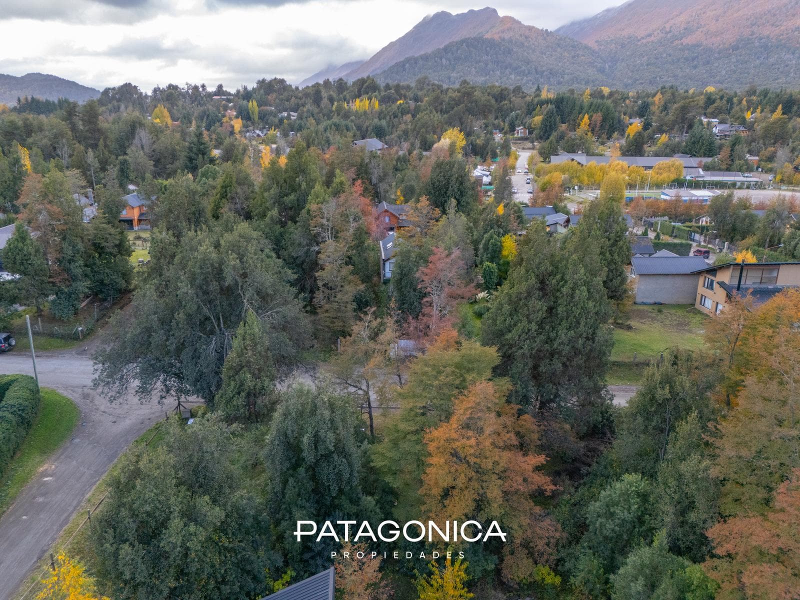 Land for Sale in PH: 858 m² Lot in the Tres Cerros Neighborhood, Villa la Angostura