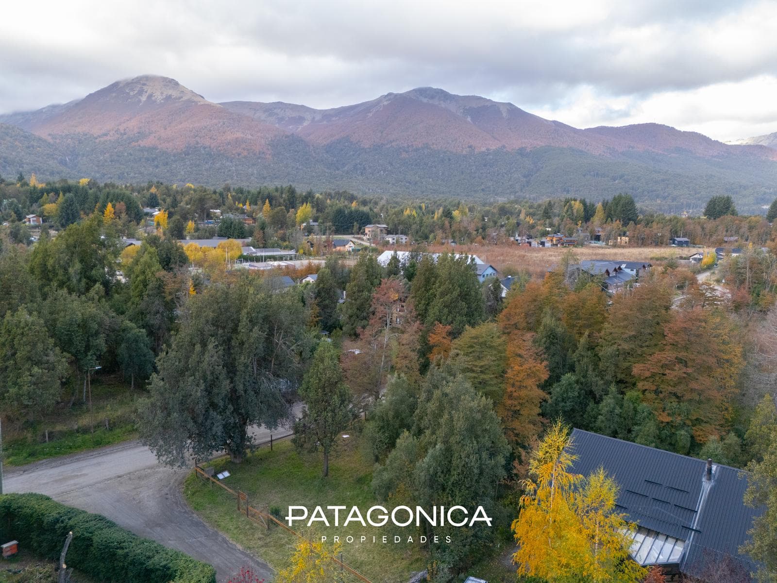 Land for Sale in PH: 858 m² Lot in the Tres Cerros Neighborhood, Villa la Angostura