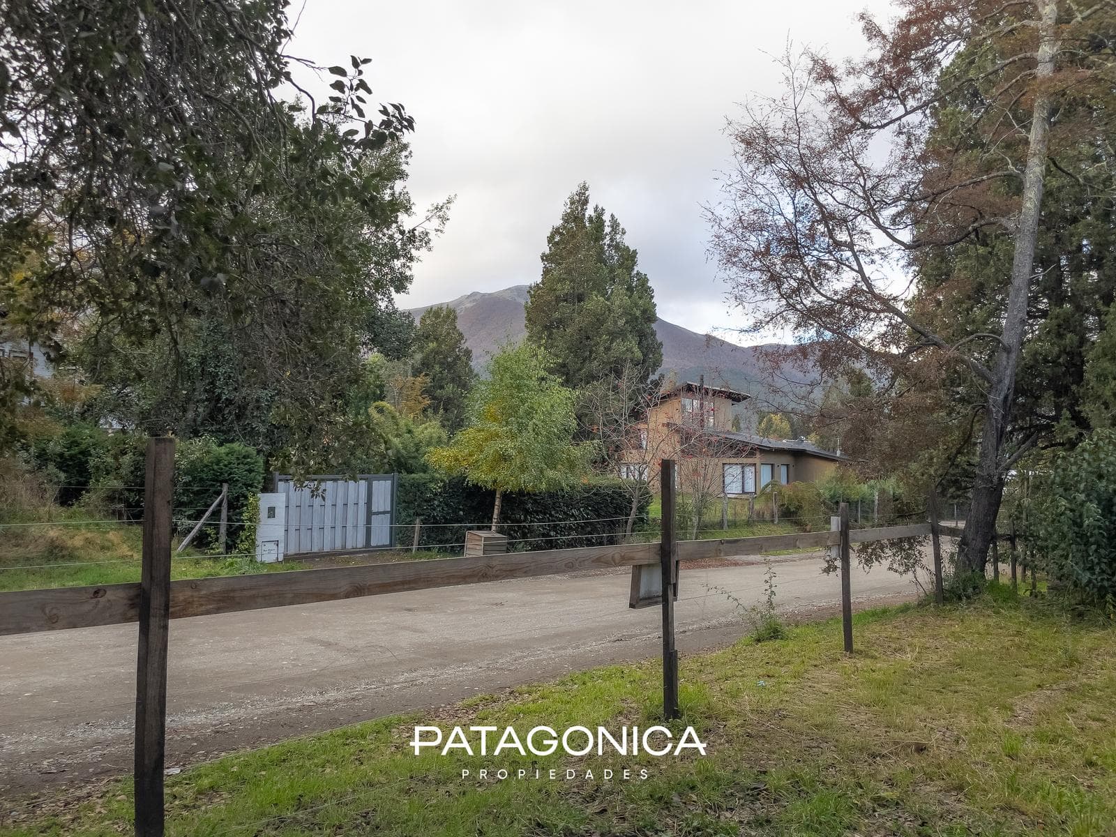 Land for Sale in PH: 858 m² Lot in the Tres Cerros Neighborhood, Villa la Angostura