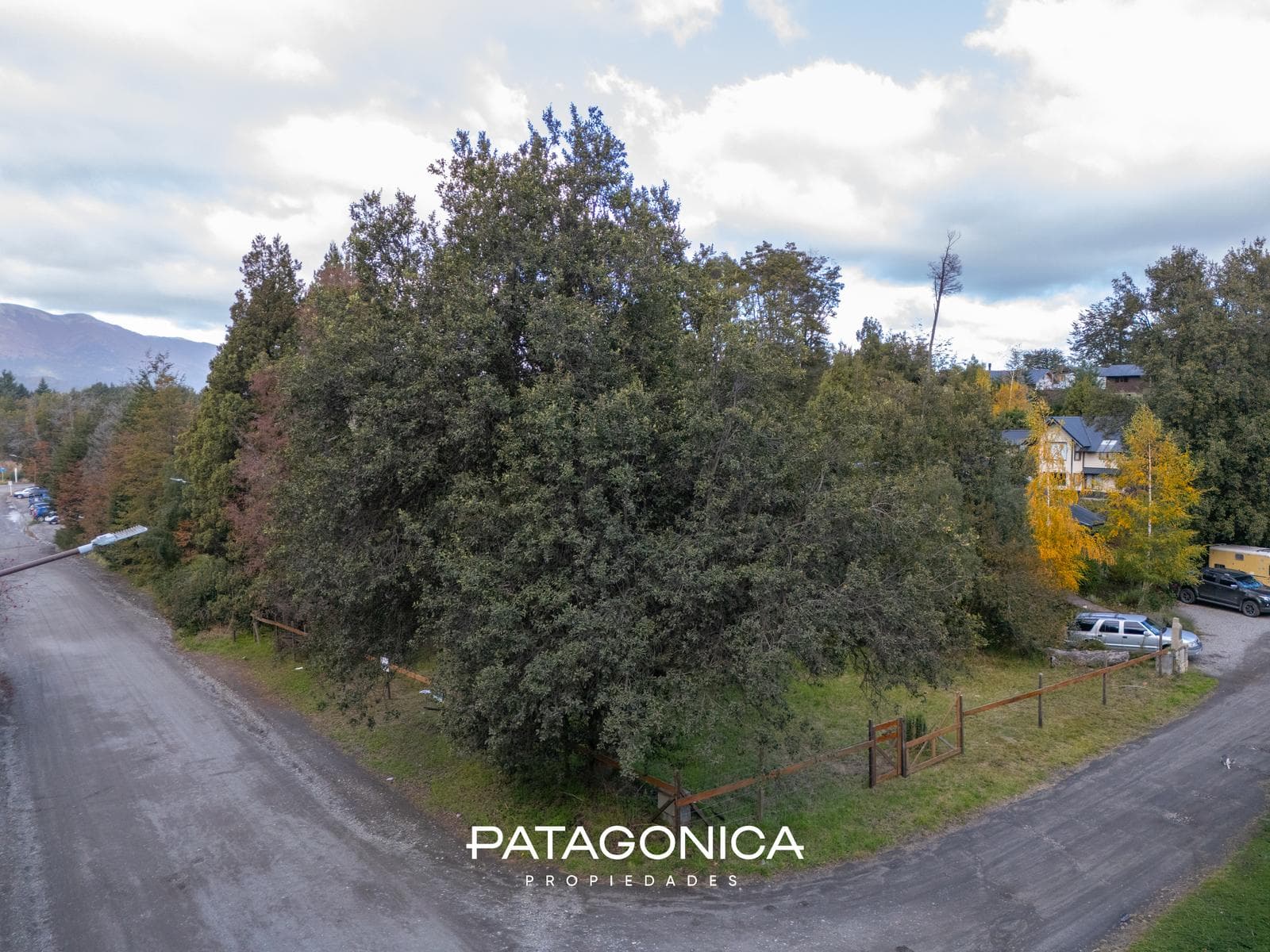 Land for Sale in PH: 858 m² Lot in the Tres Cerros Neighborhood, Villa la Angostura