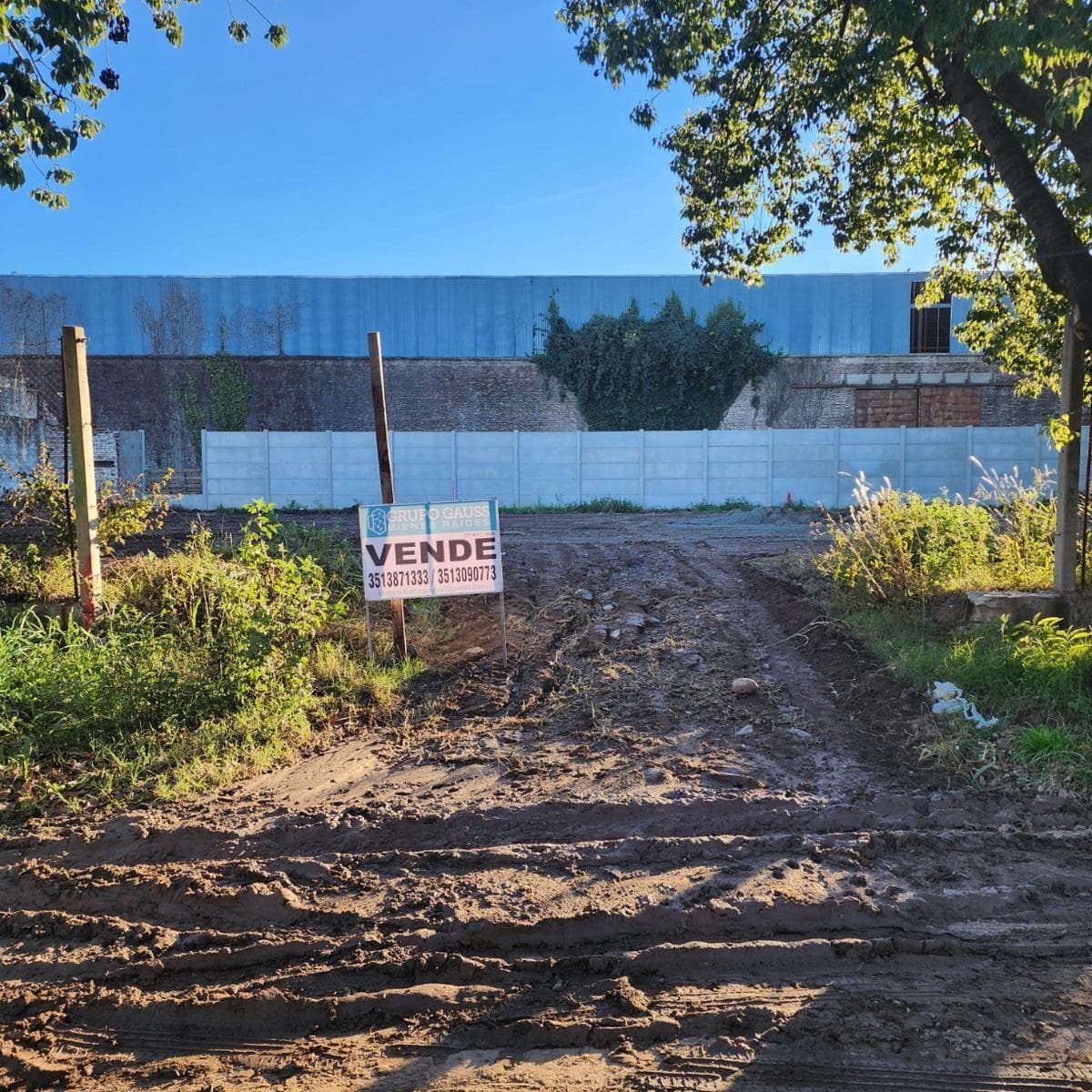 Land for sale in Alto Verde—Las Pircas Street, across from the plaza—VEHICLES ACCEPTED AS PART OF PAYMENT