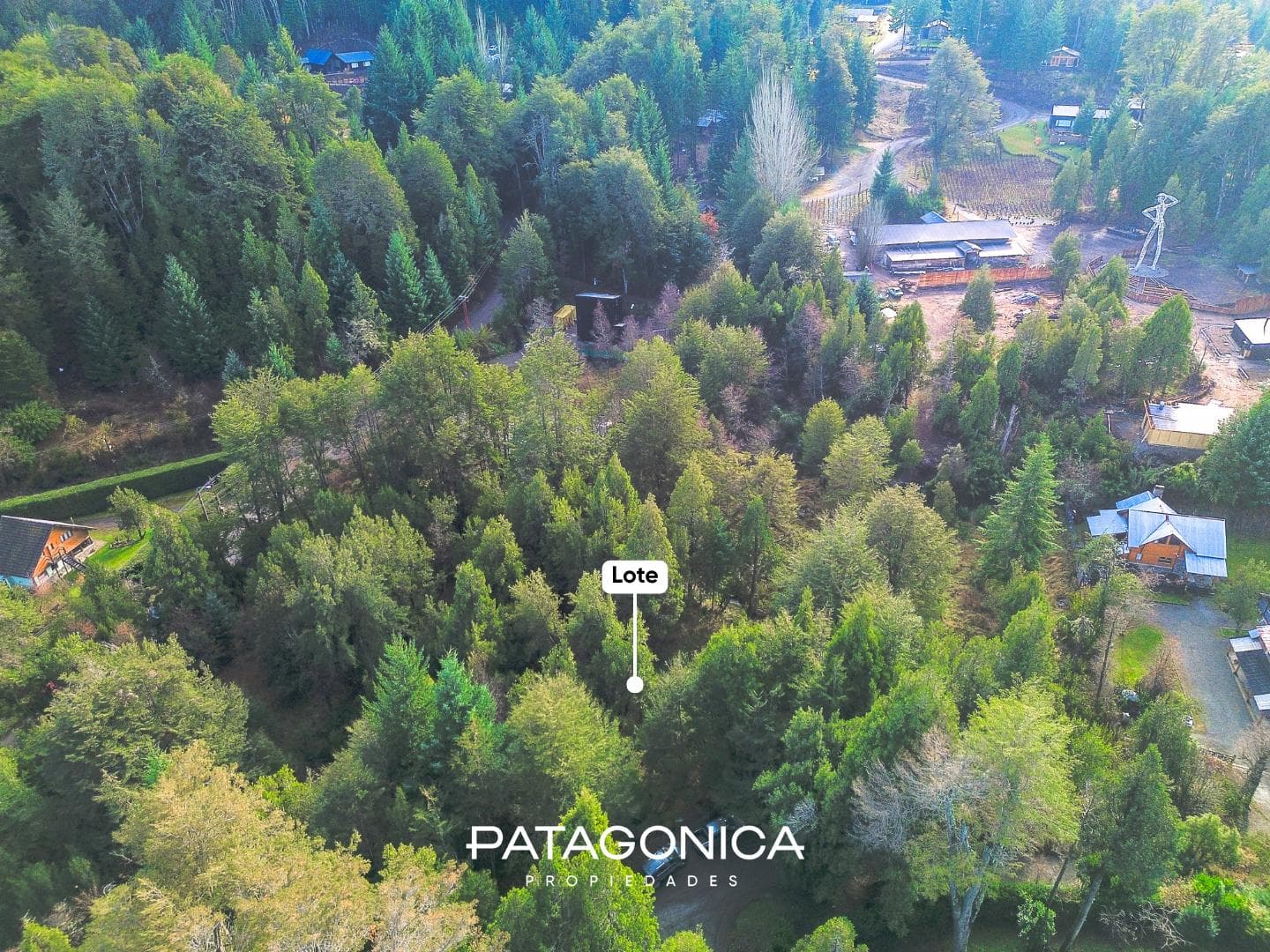 FOR SALE: 2,445 m² lot. Approved project for 3 UF, featuring a stream and views of Cerro Bayo. Villa La Angostura