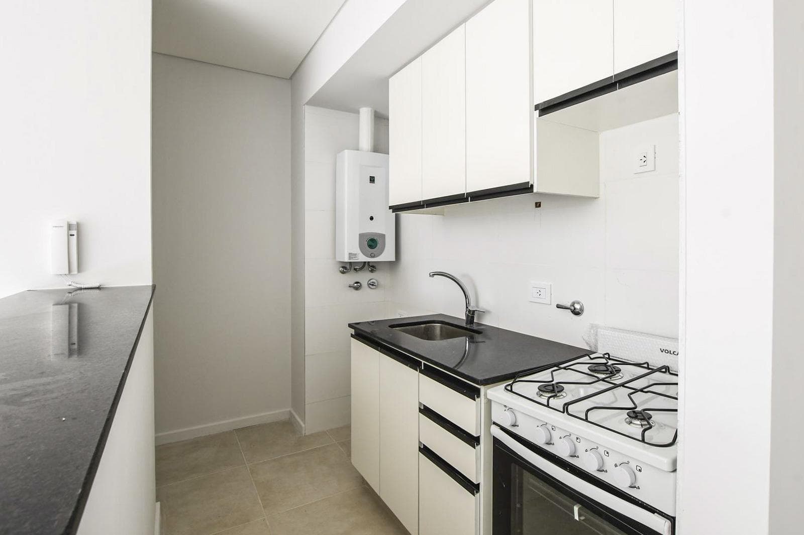 Brand-new 1-bedroom apartment with a north-facing balcony