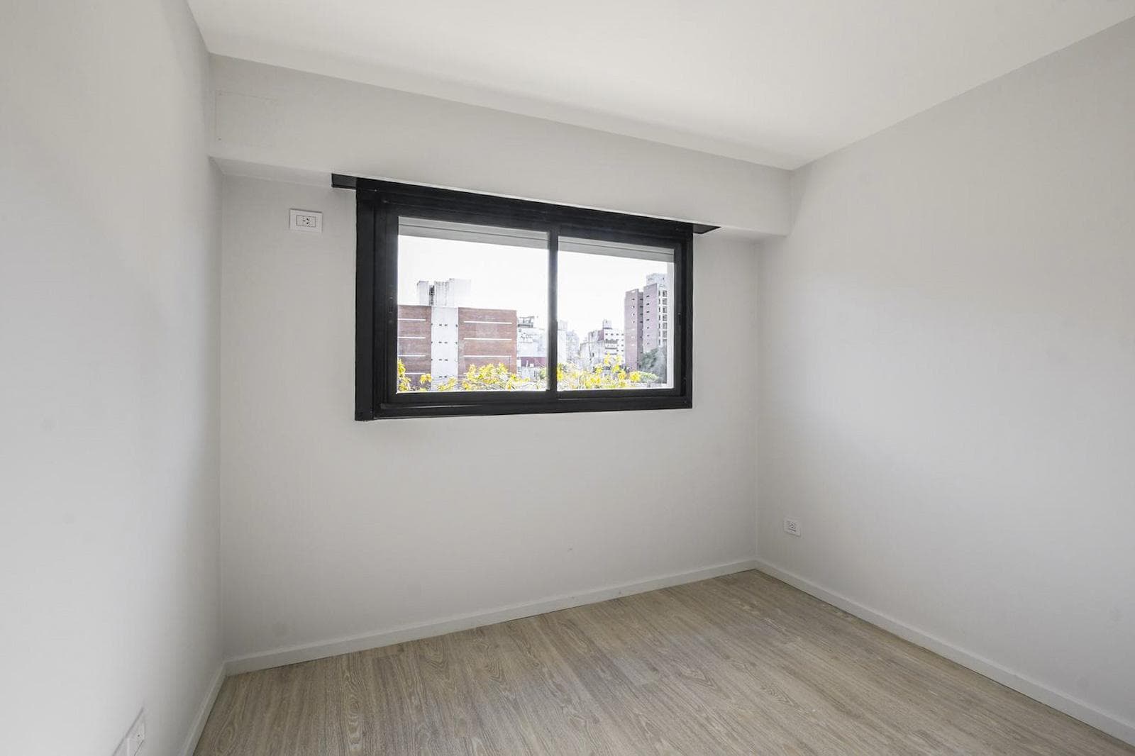 Brand-new 1-bedroom apartment with a north-facing balcony