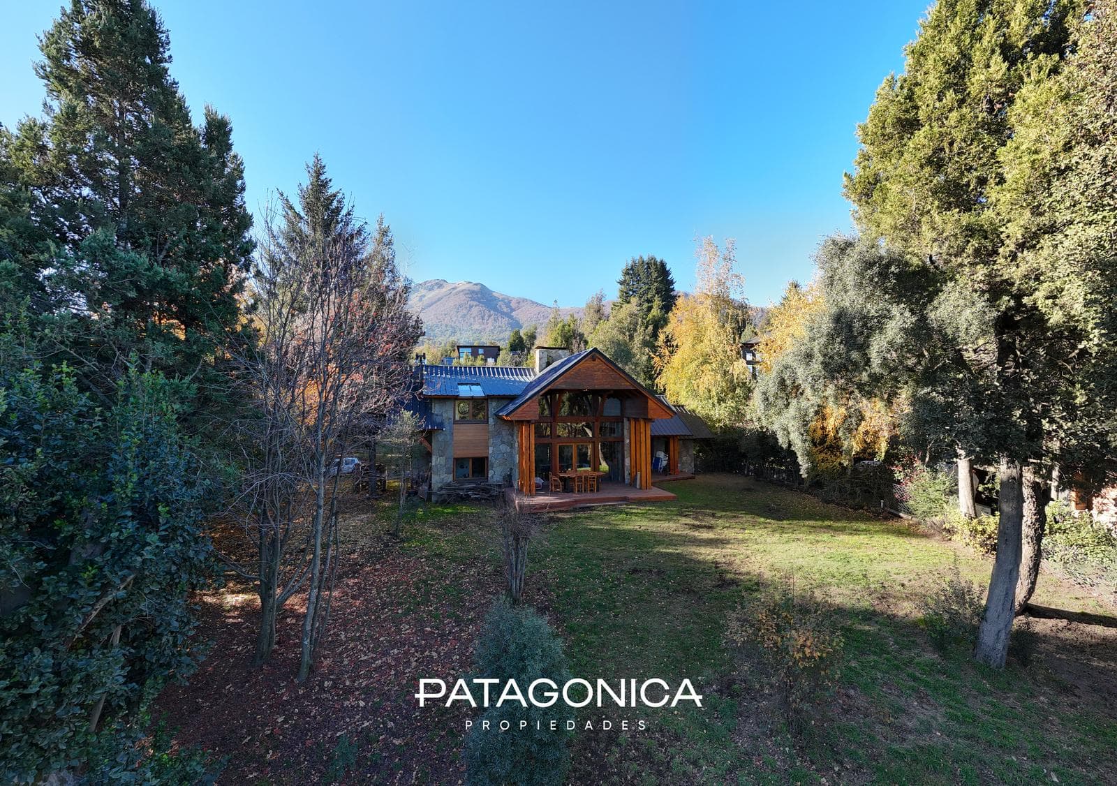 HOUSE FOR SALE: 140 m², on a 1781 m² lot; Penthouse in the RUCA HUE Gated Community, Villa La Angostura