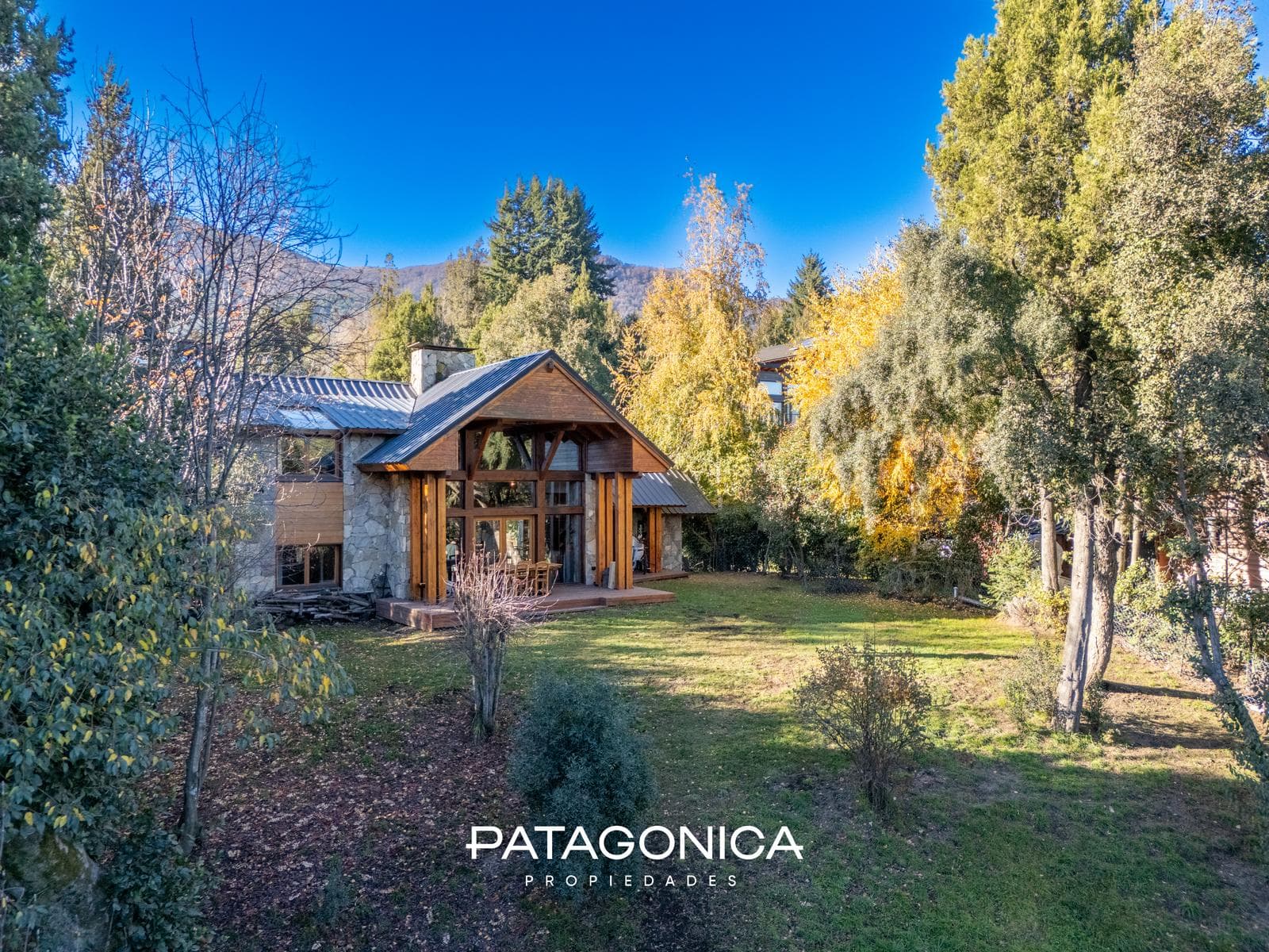 HOUSE FOR SALE: 140 m², on a 1781 m² lot; Penthouse in the RUCA HUE Gated Community, Villa La Angostura