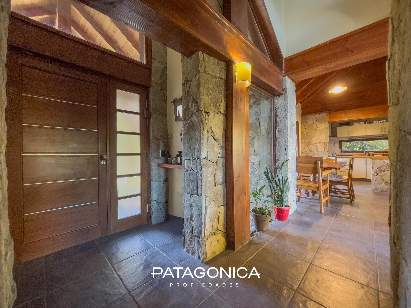 HOUSE FOR SALE: 140 m², on a 1781 m² lot; Penthouse in the RUCA HUE Gated Community, Villa La Angostura