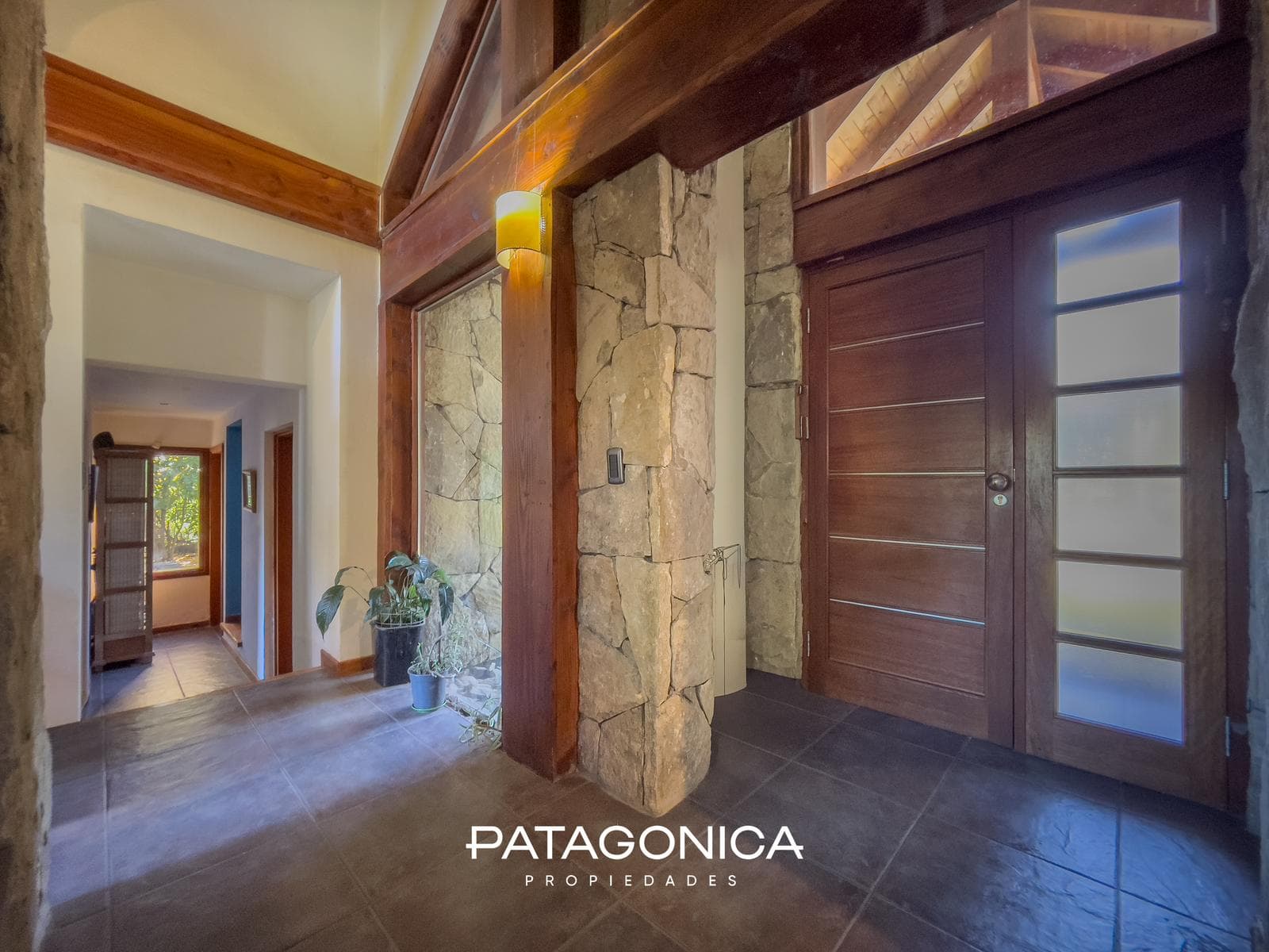 HOUSE FOR SALE: 140 m², on a 1781 m² lot; Penthouse in the RUCA HUE Gated Community, Villa La Angostura