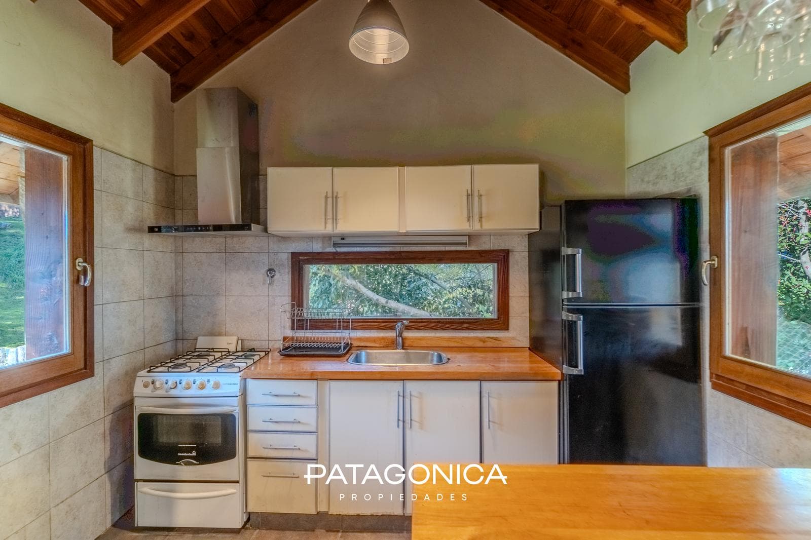 HOUSE FOR SALE: 140 m², on a 1781 m² lot; Penthouse in the RUCA HUE Gated Community, Villa La Angostura
