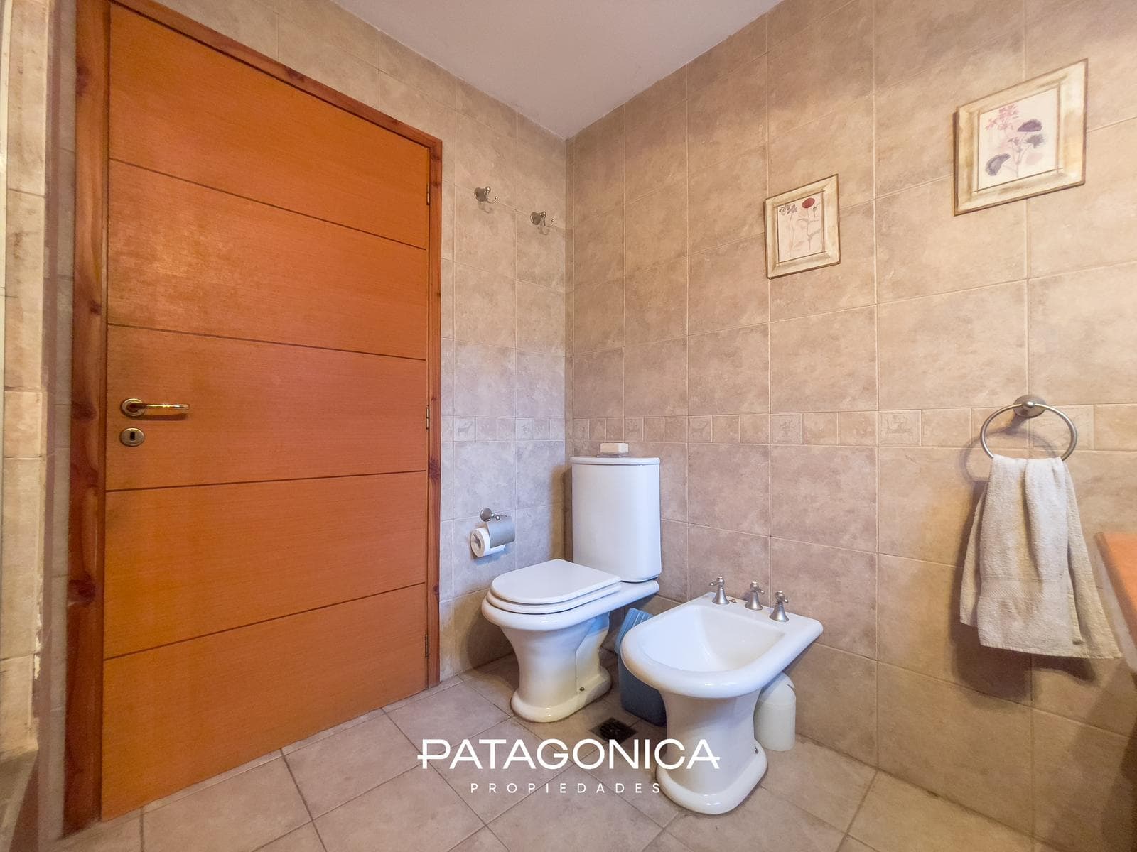 HOUSE FOR SALE: 140 m², on a 1781 m² lot; Penthouse in the RUCA HUE Gated Community, Villa La Angostura